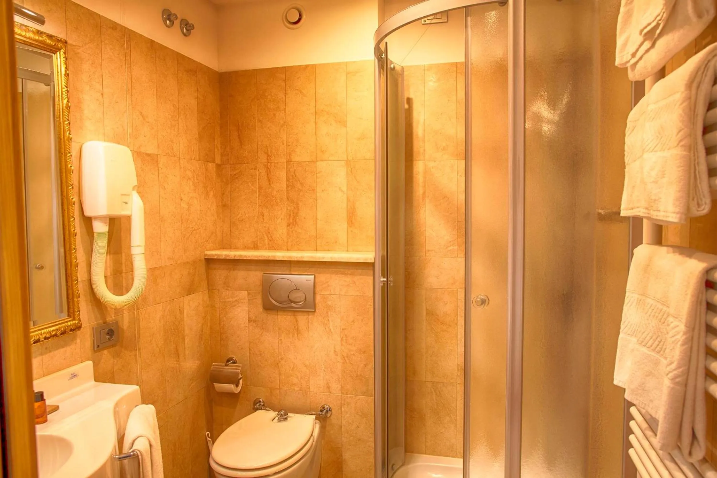 Shower in Hotel Katja