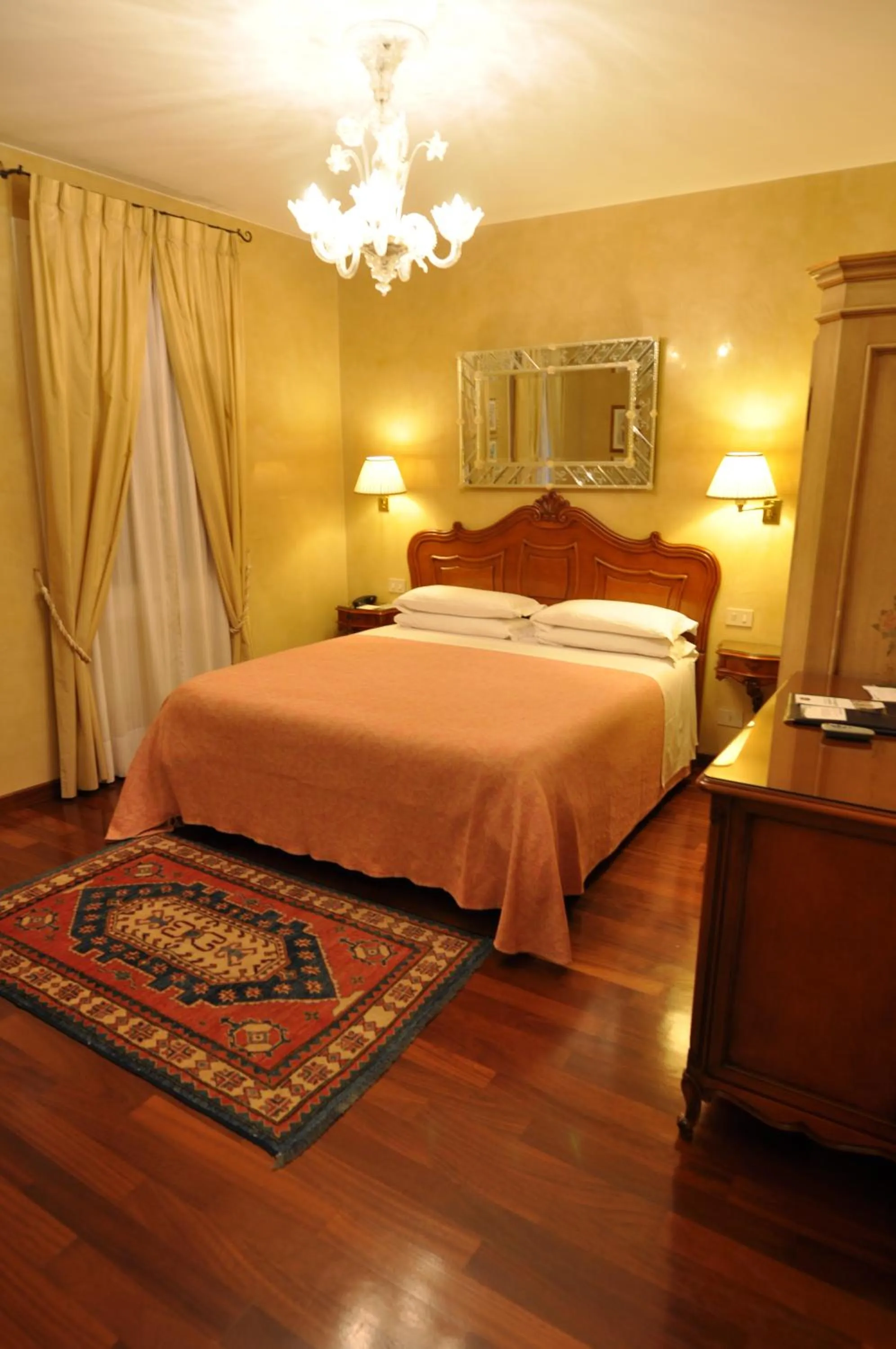 Bed in Hotel Bisanzio