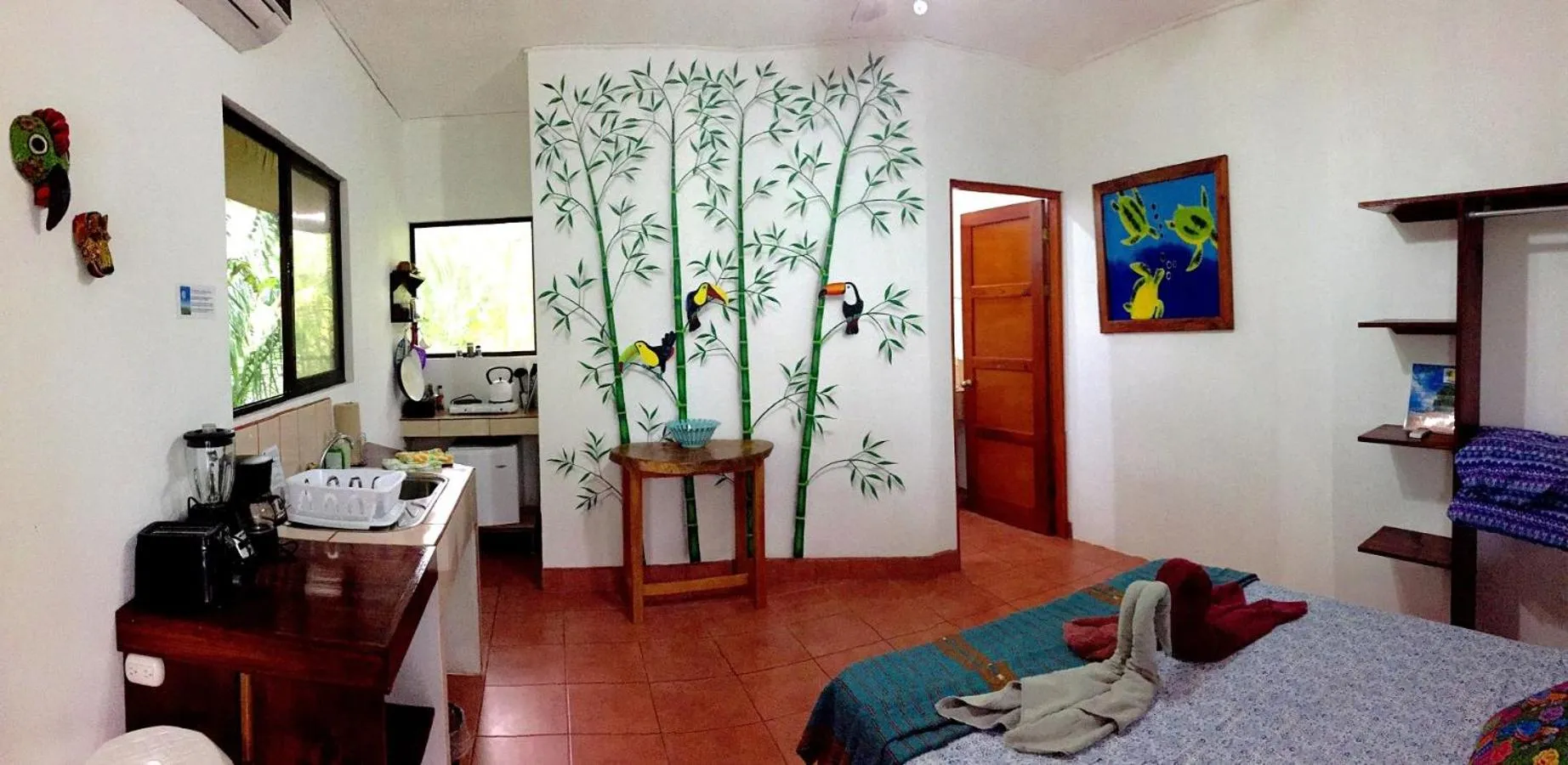Kitchen or kitchenette, Bed in Hotel Tropical Sands Dominical