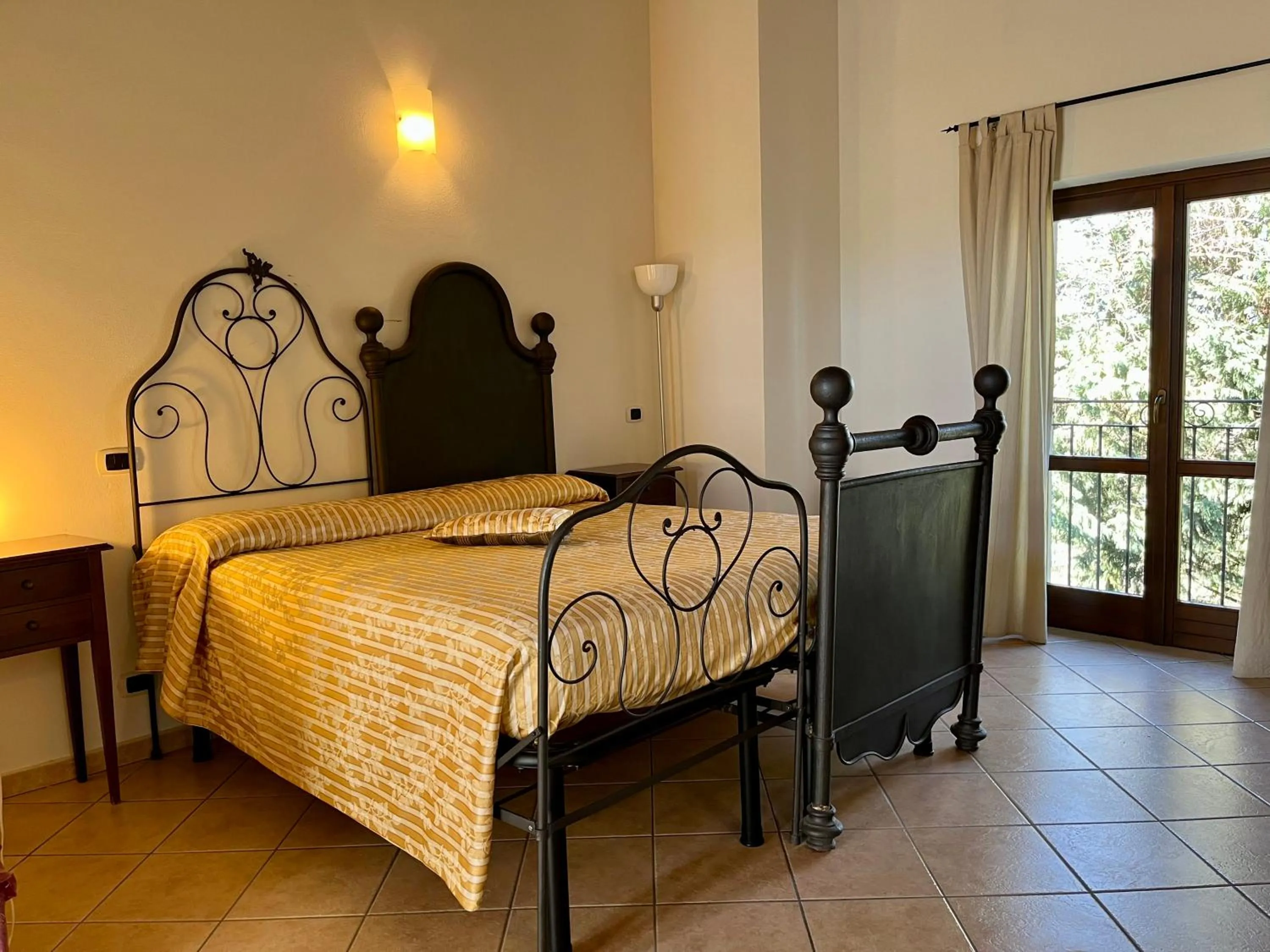 Triple Room with Garden View in La Cascina Del Castello