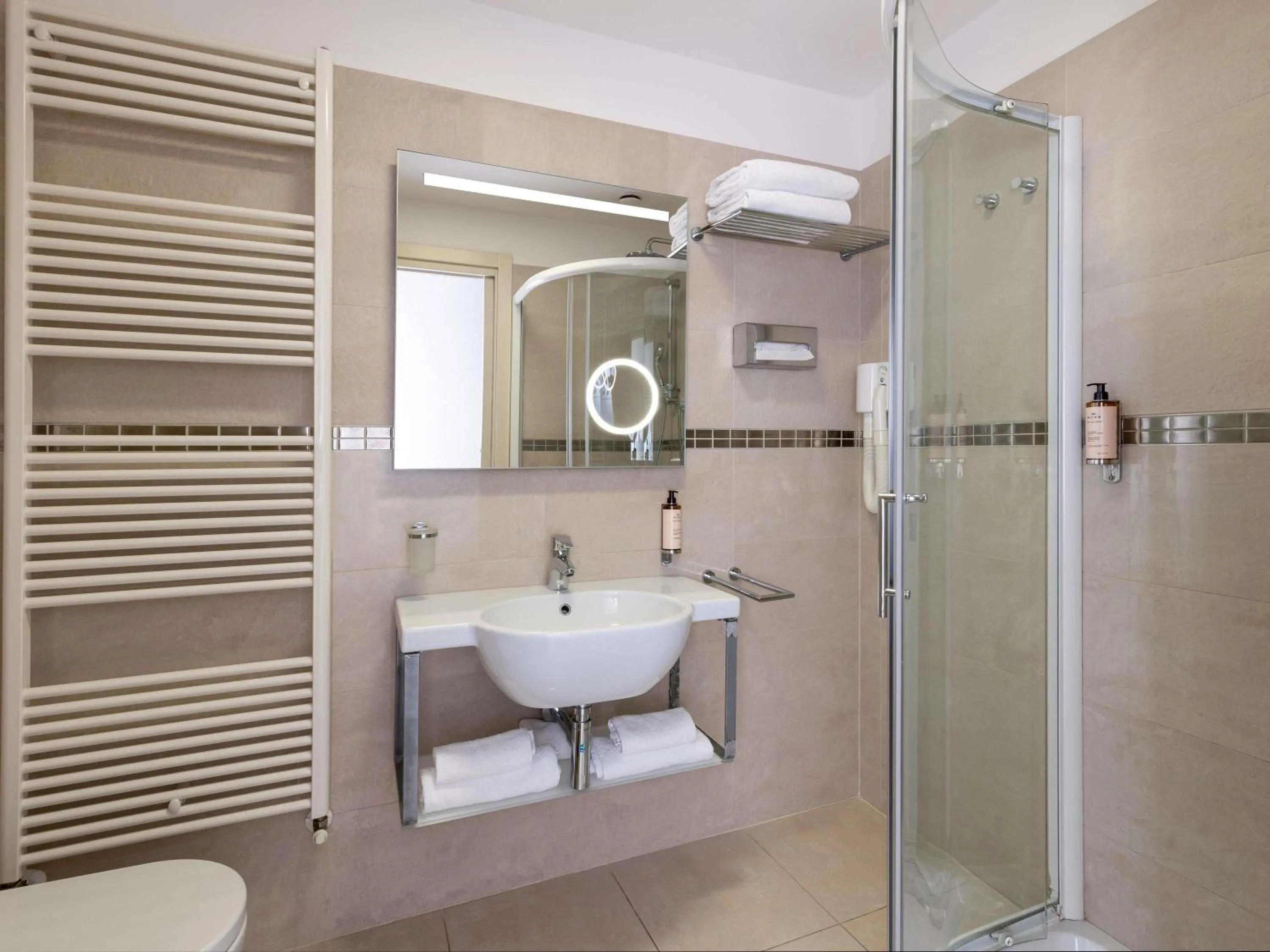 Bedroom in Mercure Hotel Rimini Artis