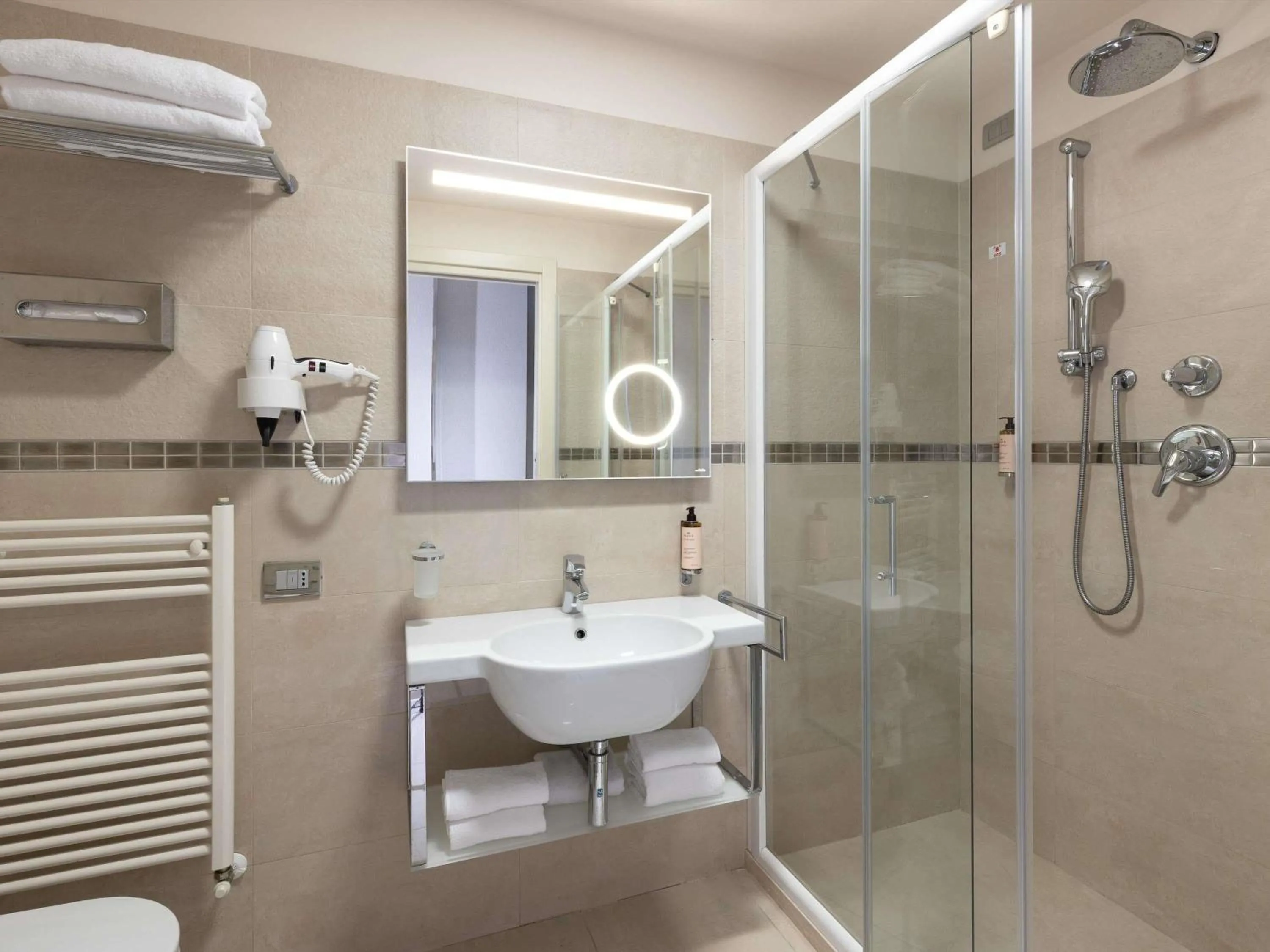 Bedroom in Mercure Hotel Rimini Artis