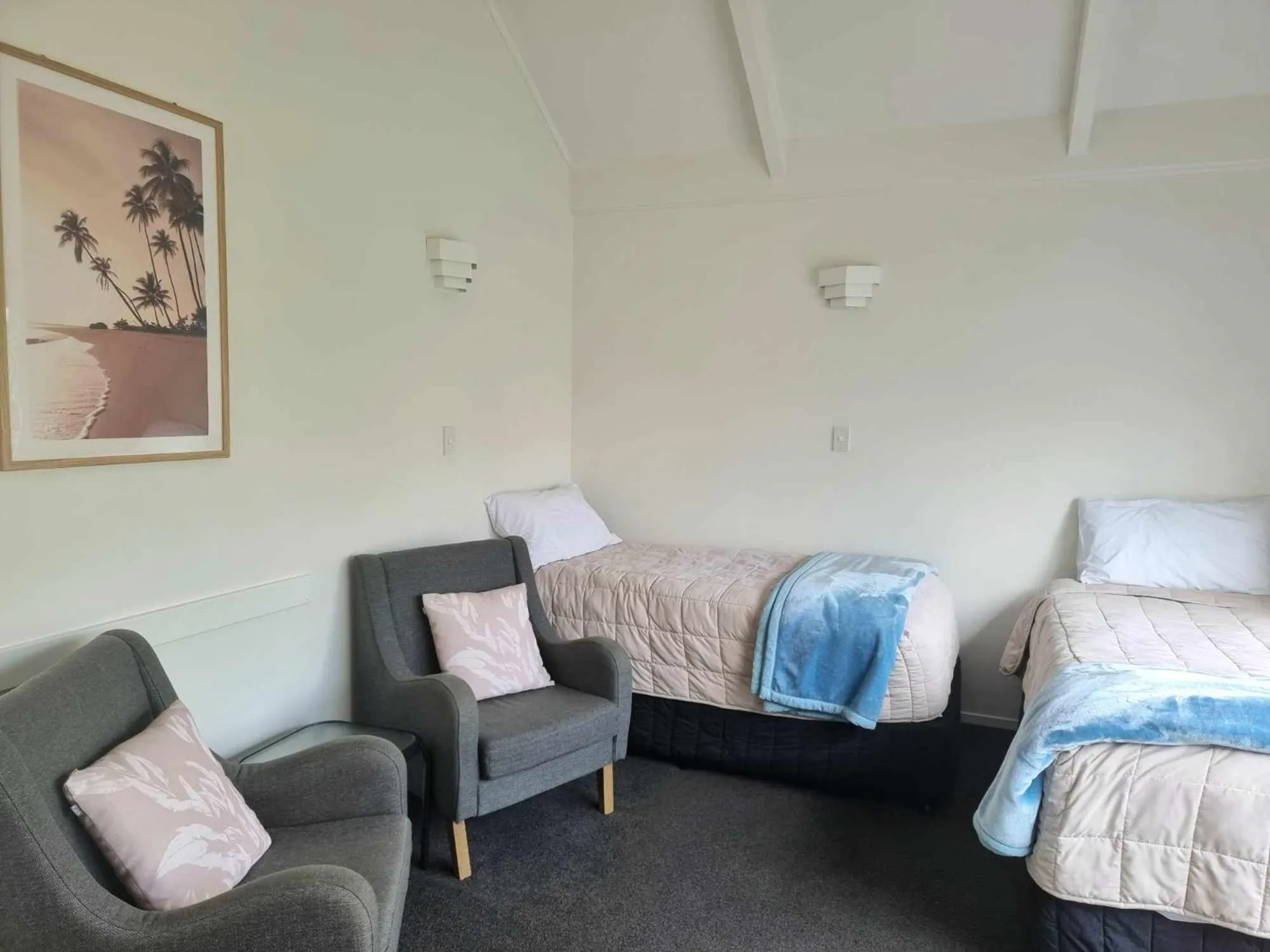 Bed in Ohope Beach Motel