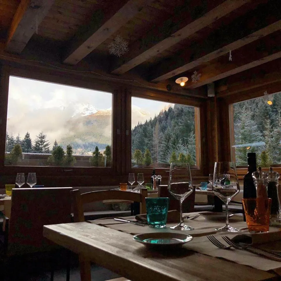 Dining area in La Tana dell'orso Hotel & SPA