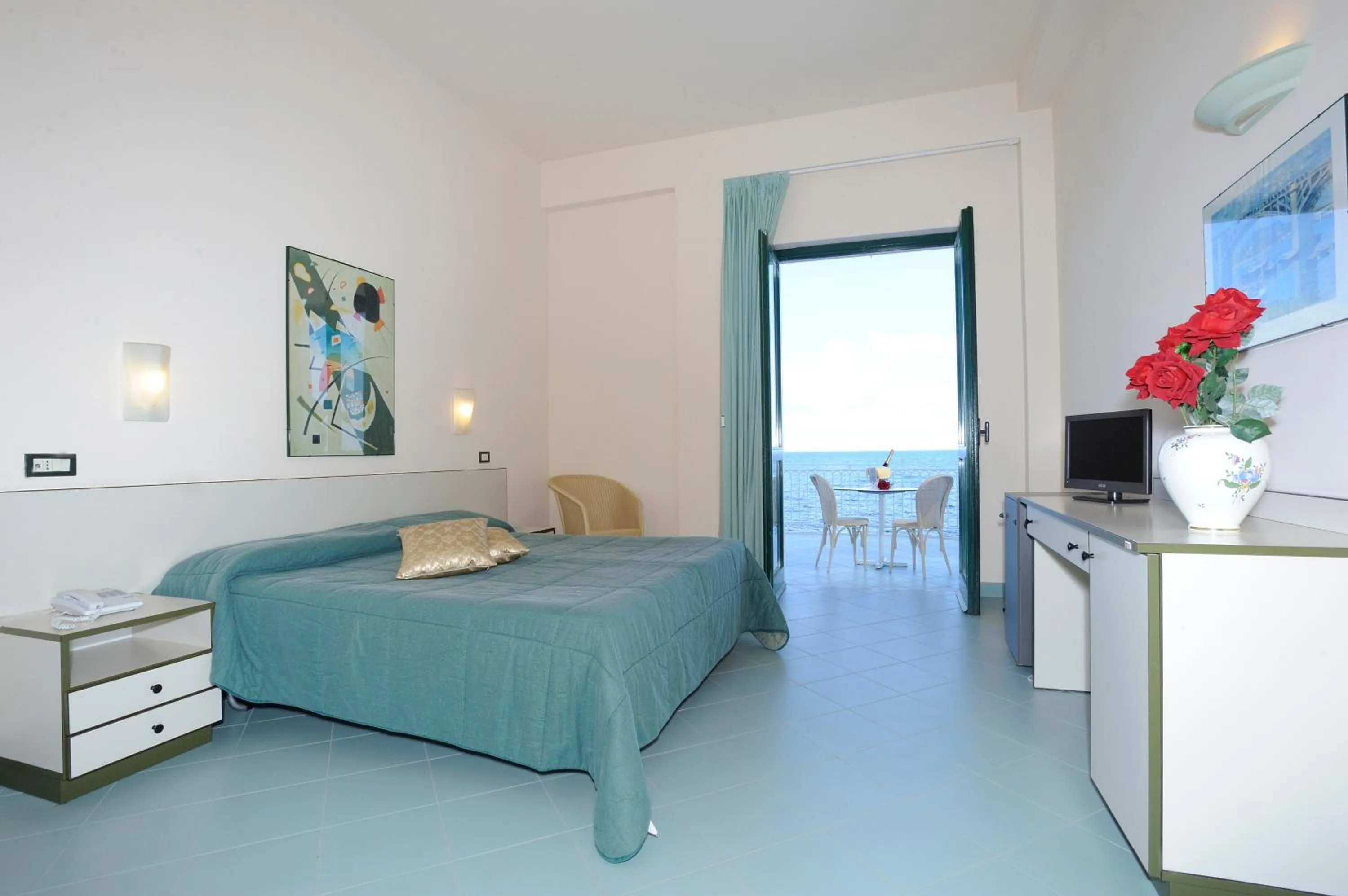 Shower, Bed in L'Approdo di Angelino