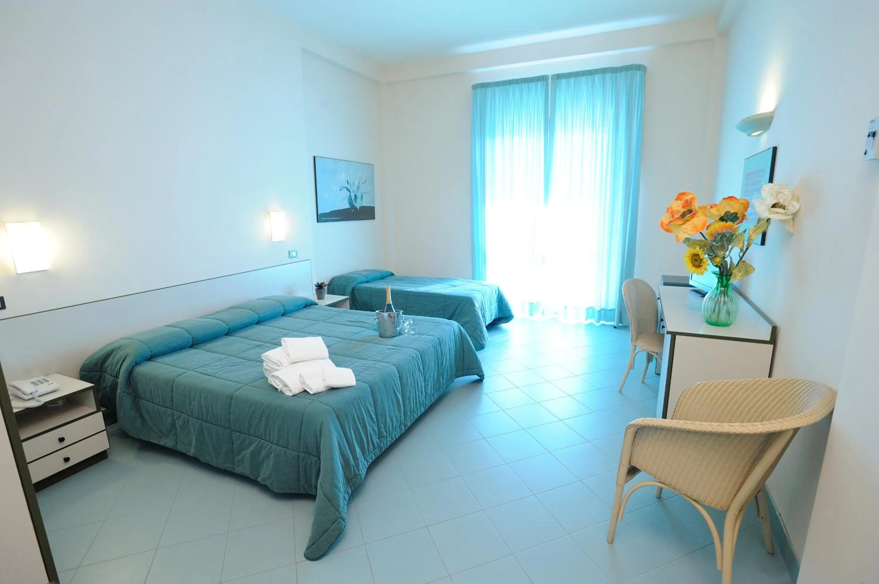 Shower, Bed in L'Approdo di Angelino