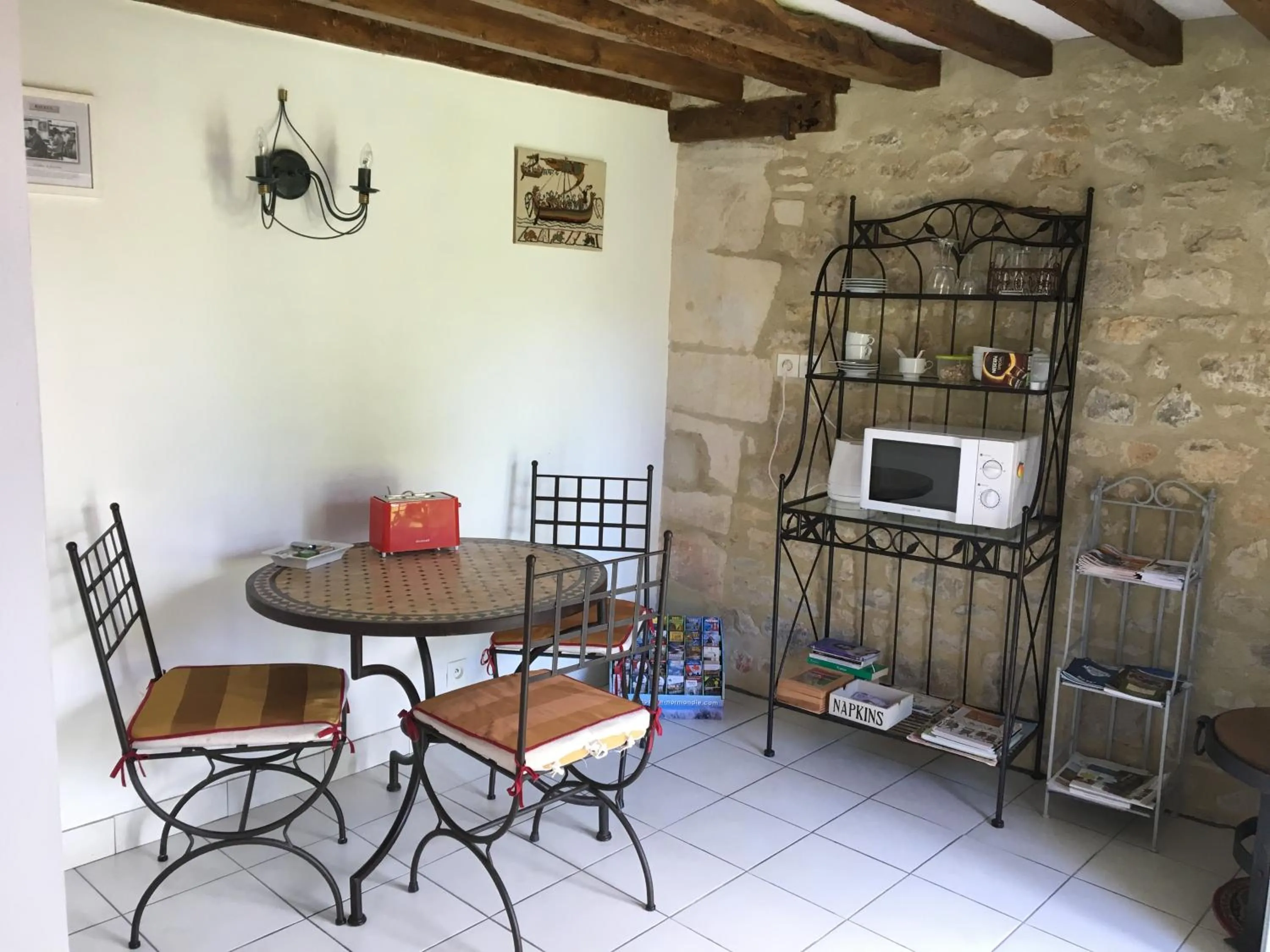 Coffee/tea facilities in La Pomme de nuit