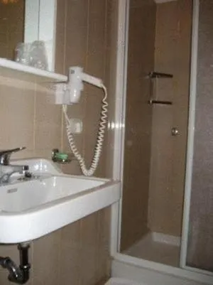 Bathroom in Hotel Riviera