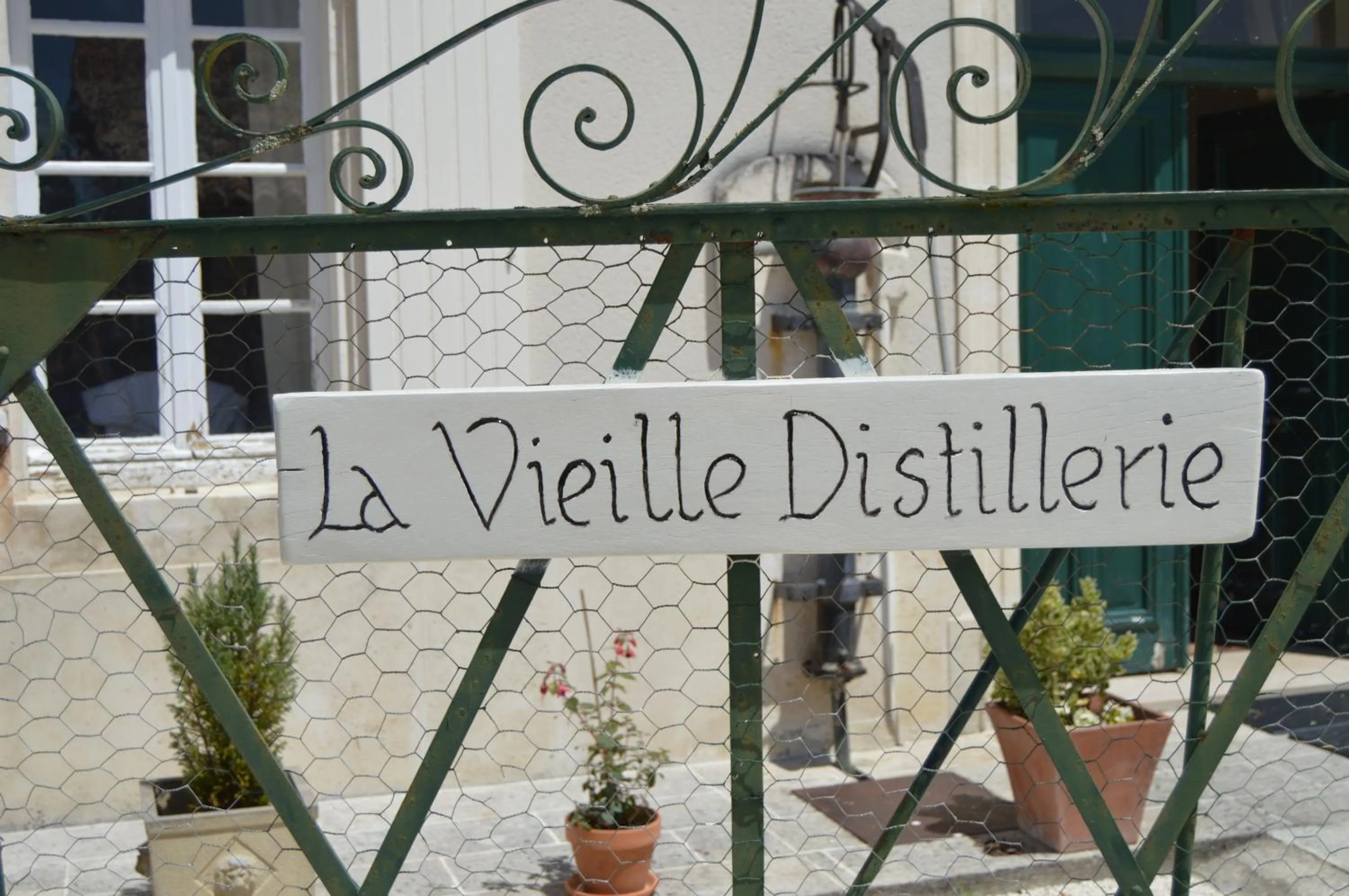 Property logo or sign in La Vieille Distillerie