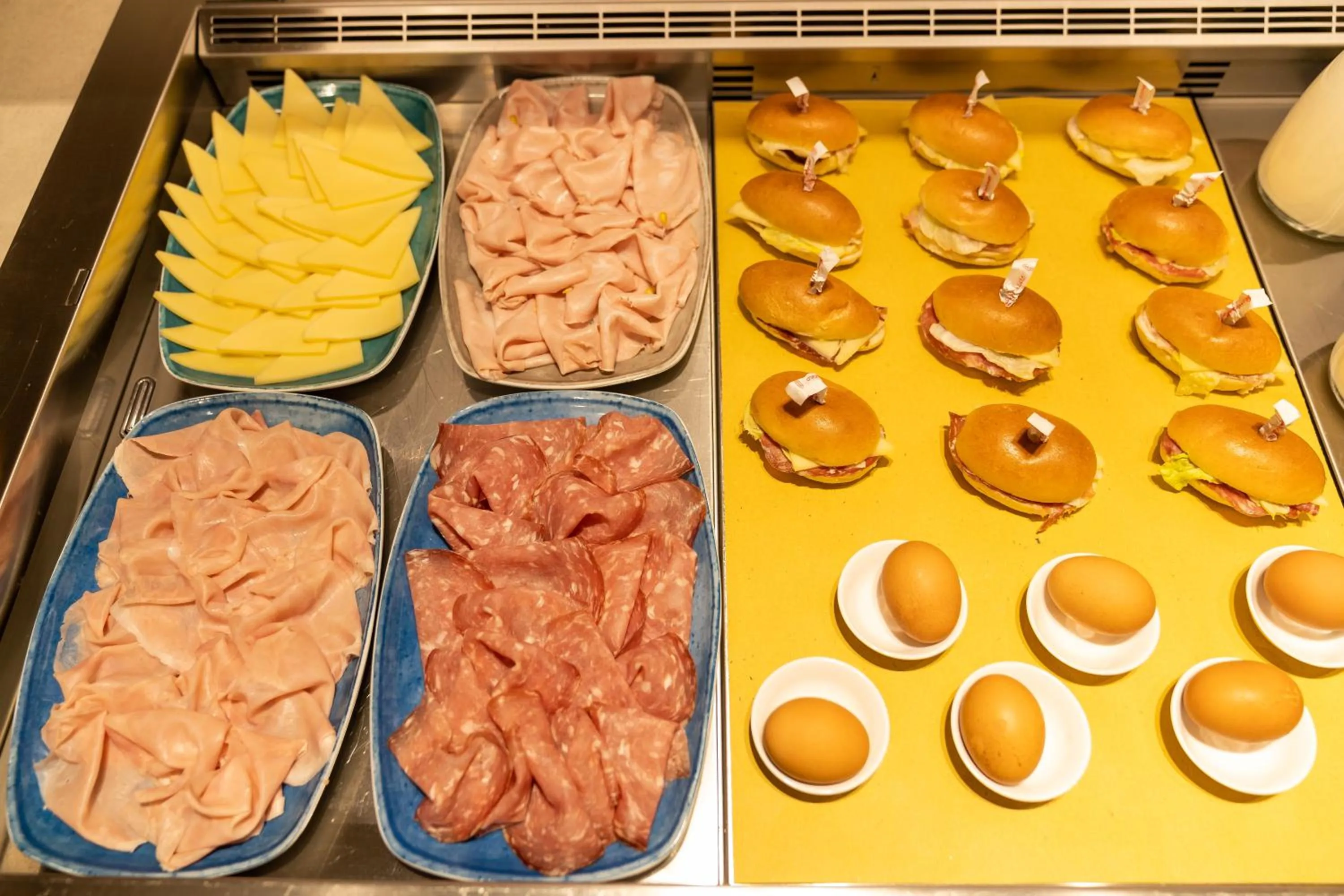 Breakfast in Hotel Columbia