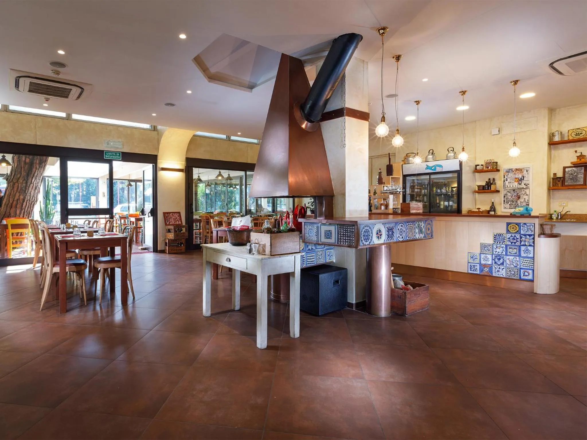 Restaurant/places to eat in Hotel Columbia