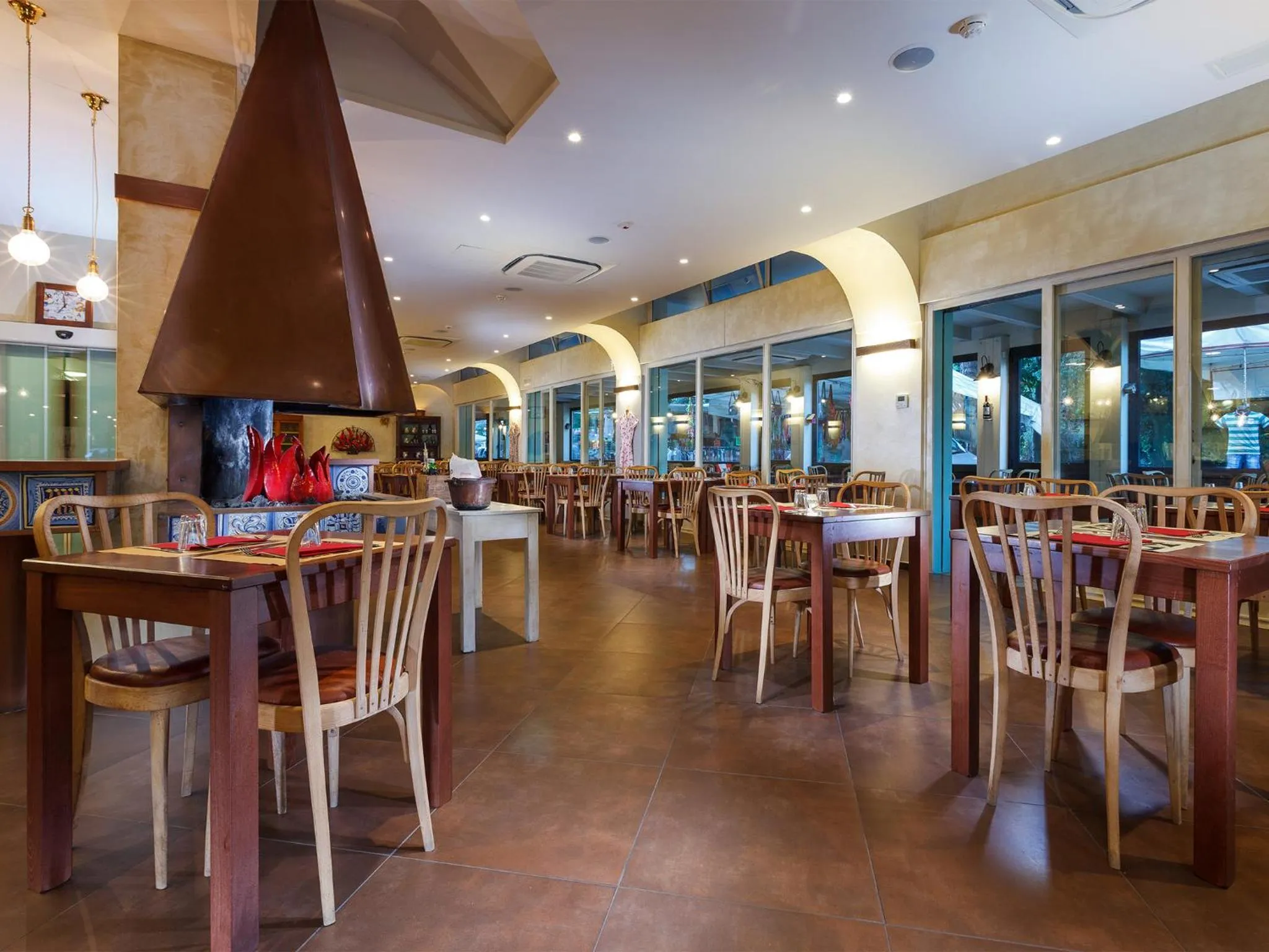 Restaurant/places to eat in Hotel Columbia