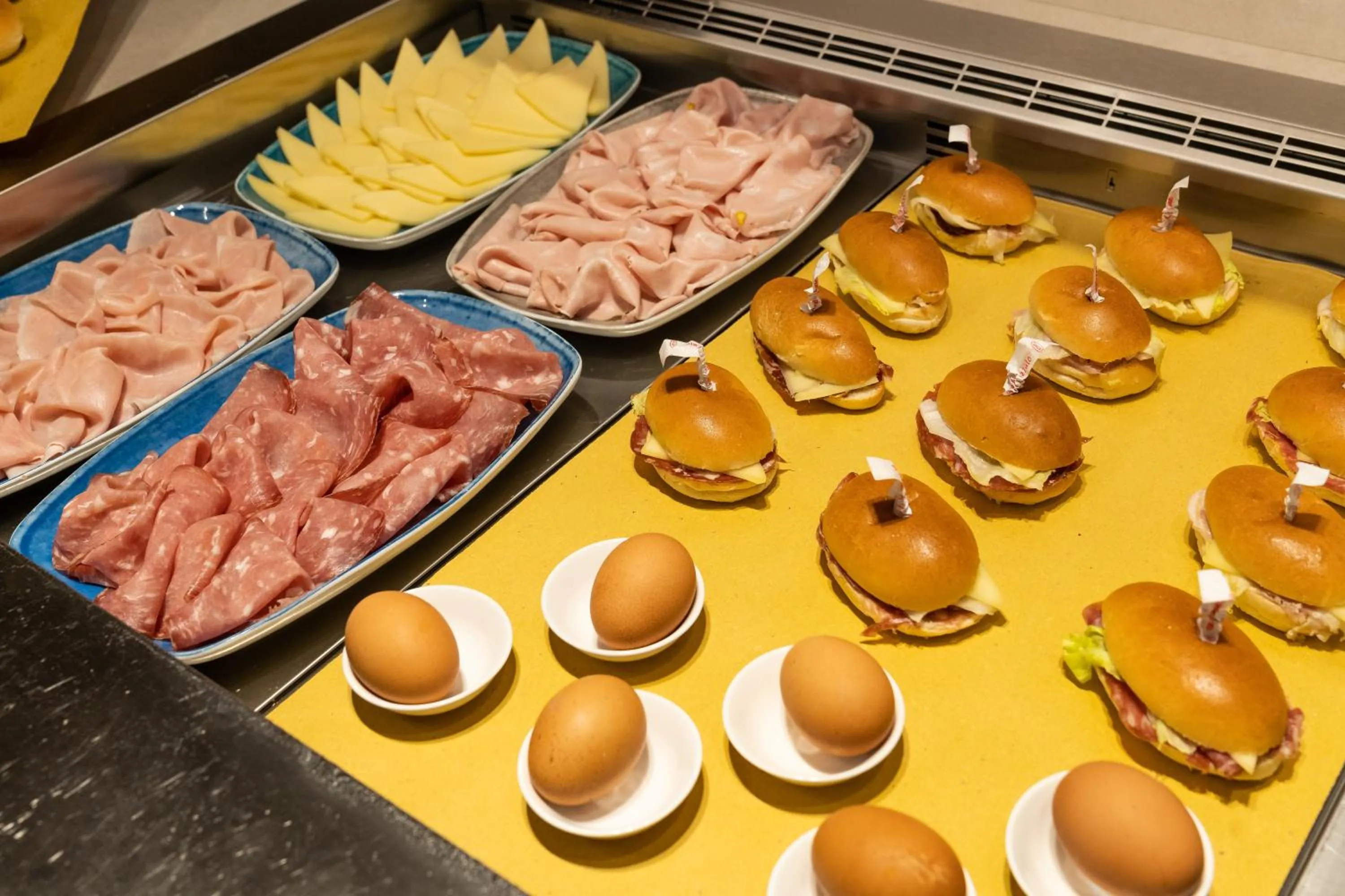 Breakfast in Hotel Columbia