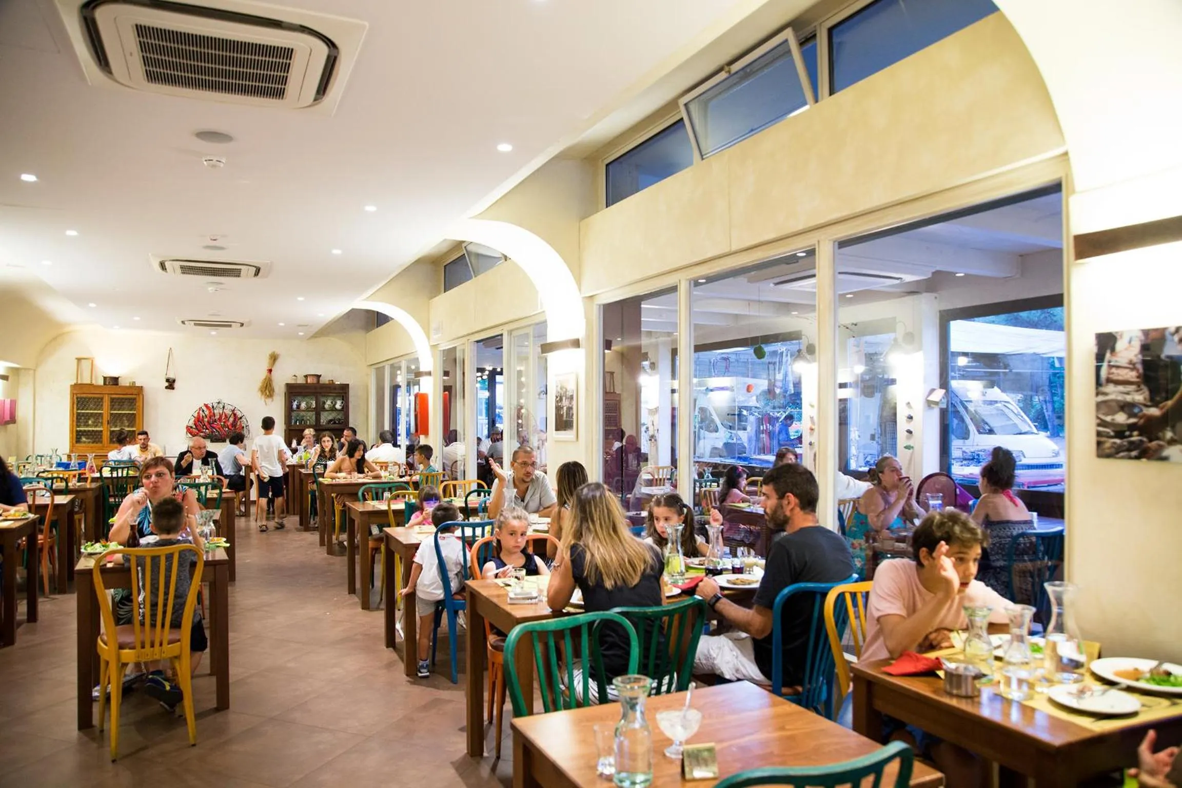 Restaurant/places to eat in Hotel Columbia