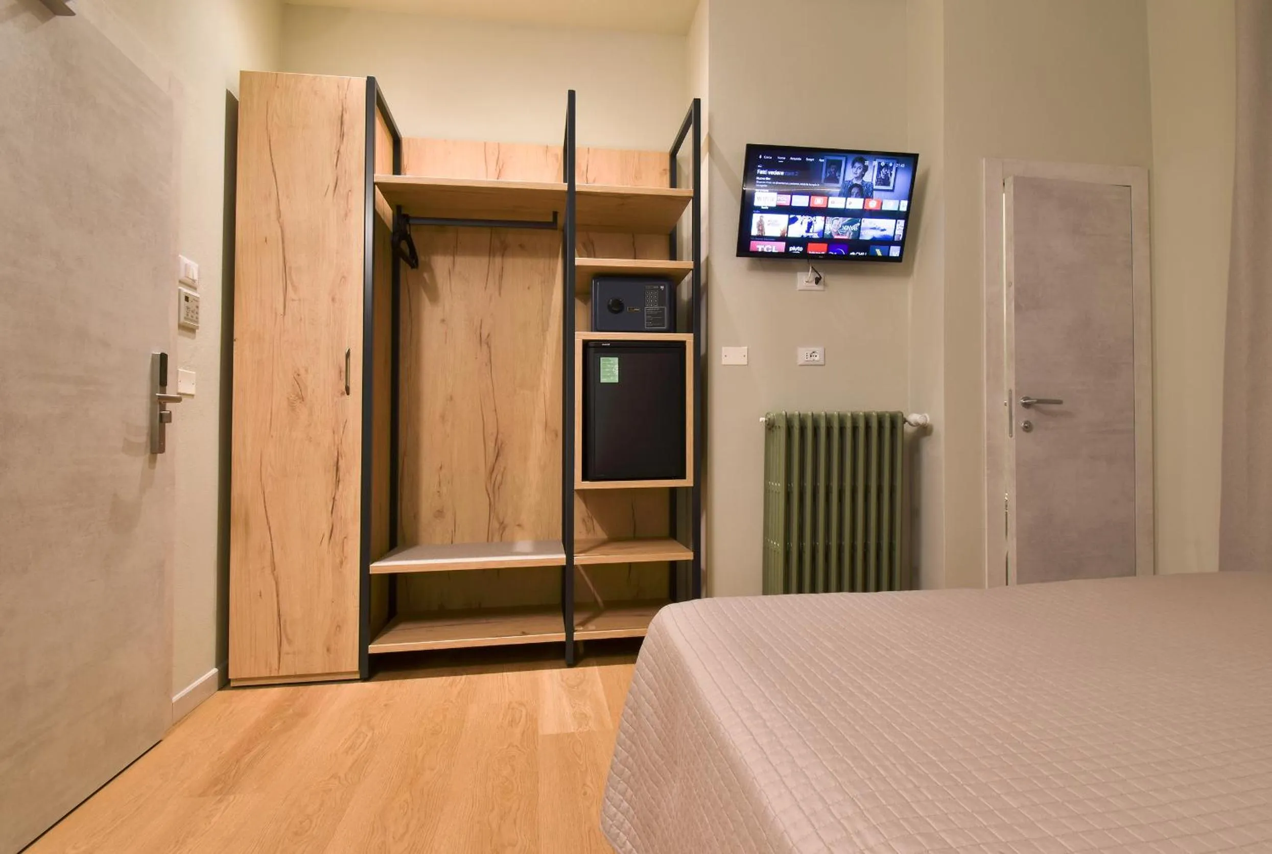 TV and multimedia, Bed in Hotel Columbia