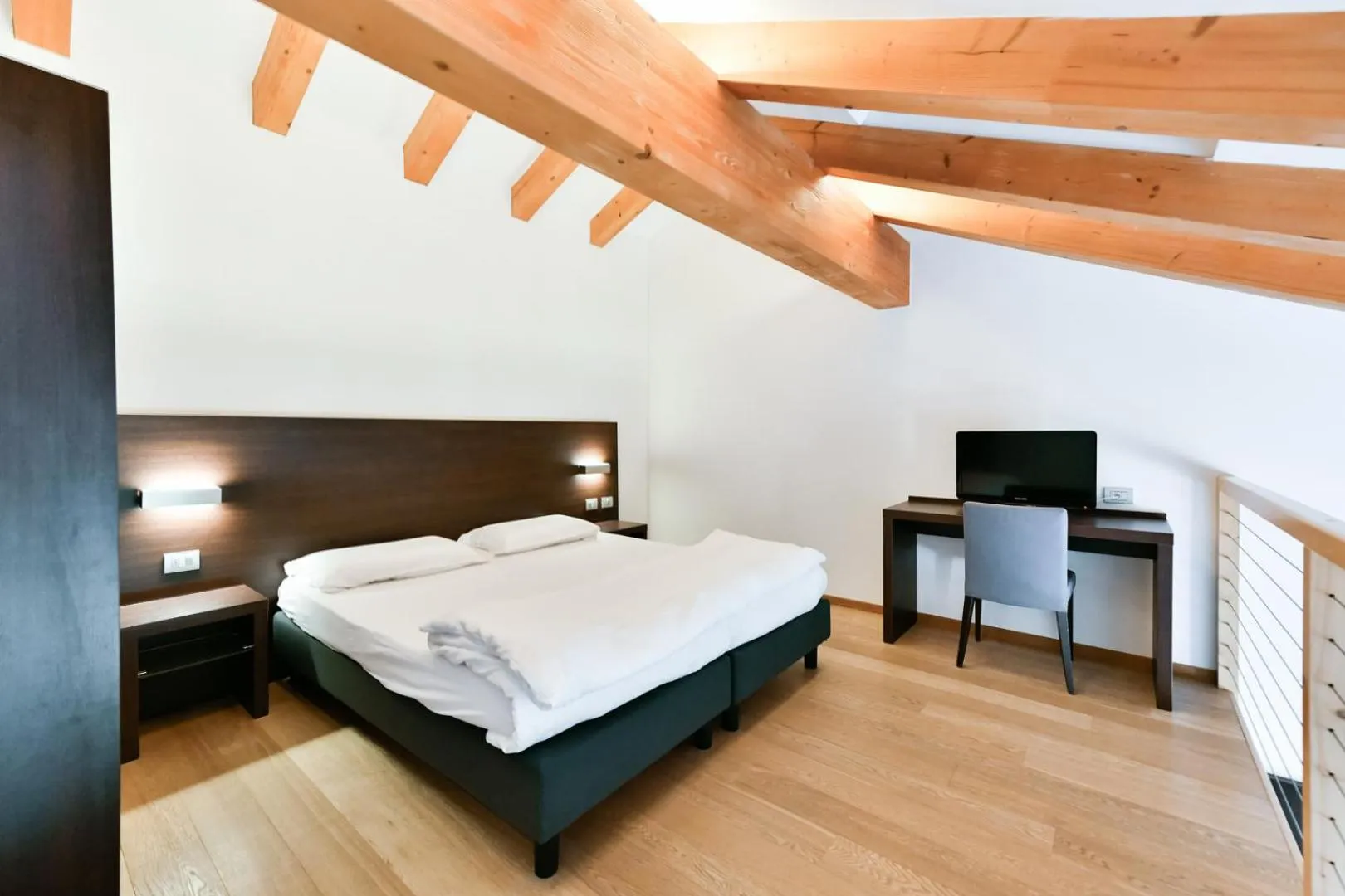 Bed in Hotel Montana