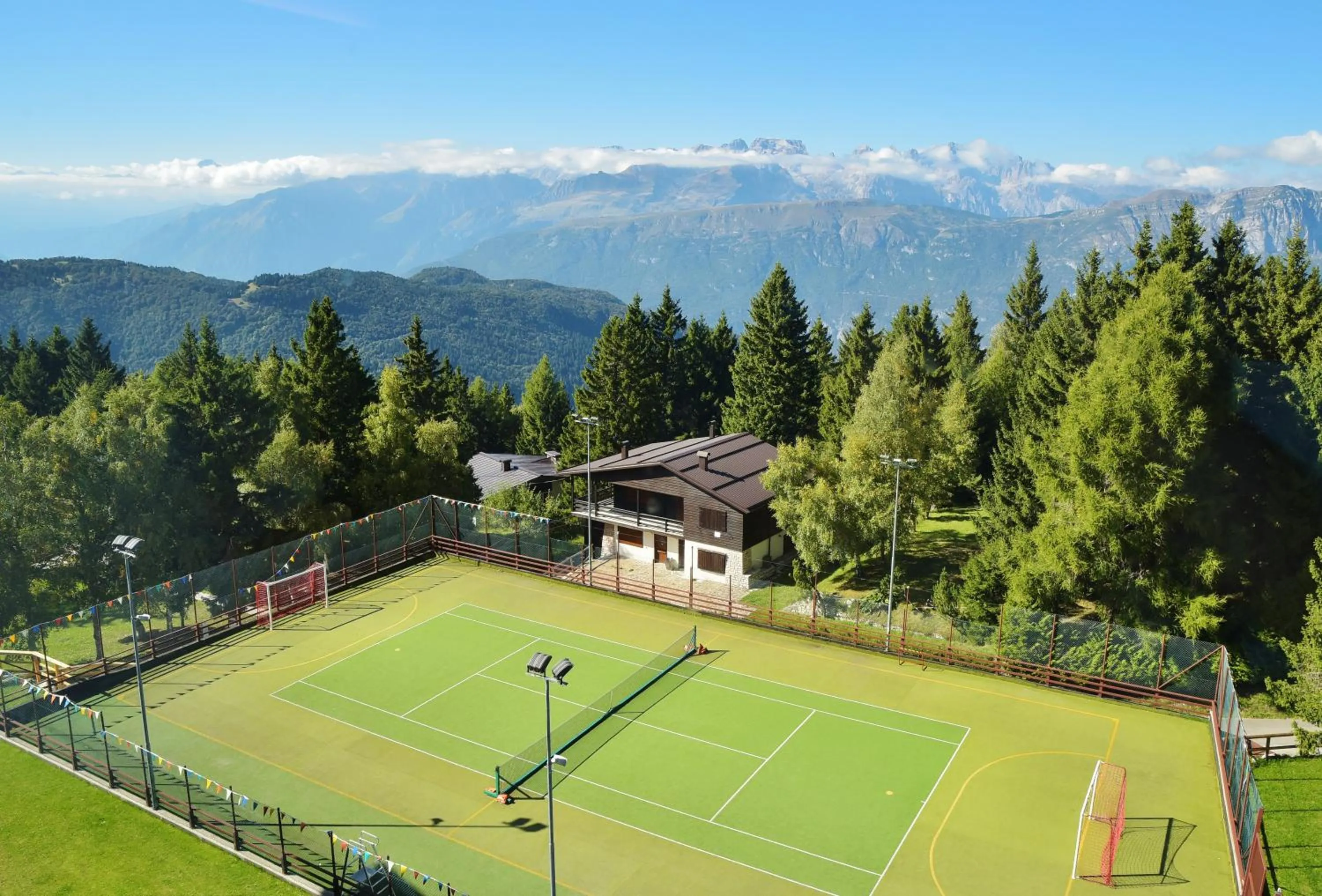 Tennis court in Hotel Montana