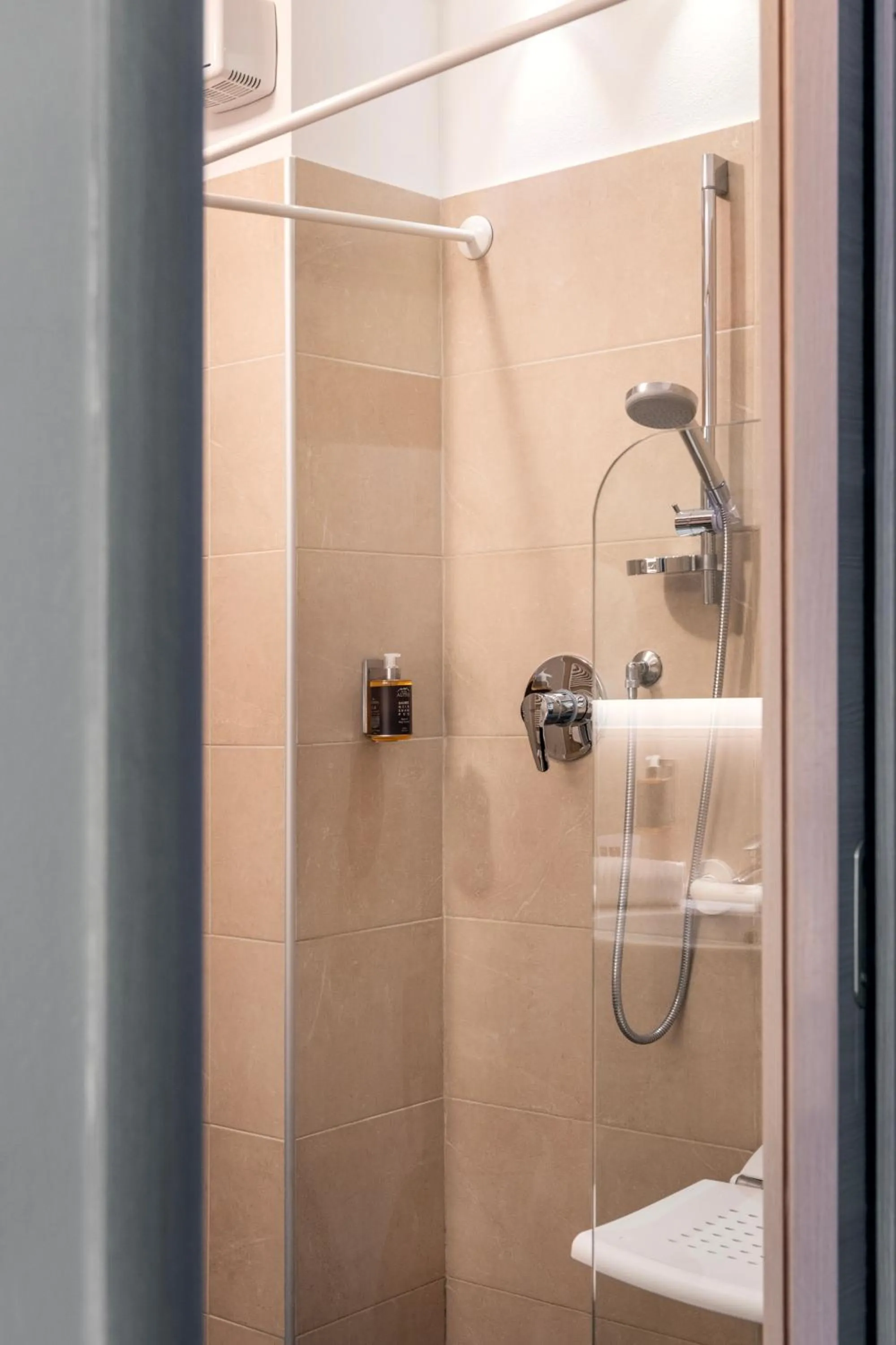 Shower in Hotel Montana