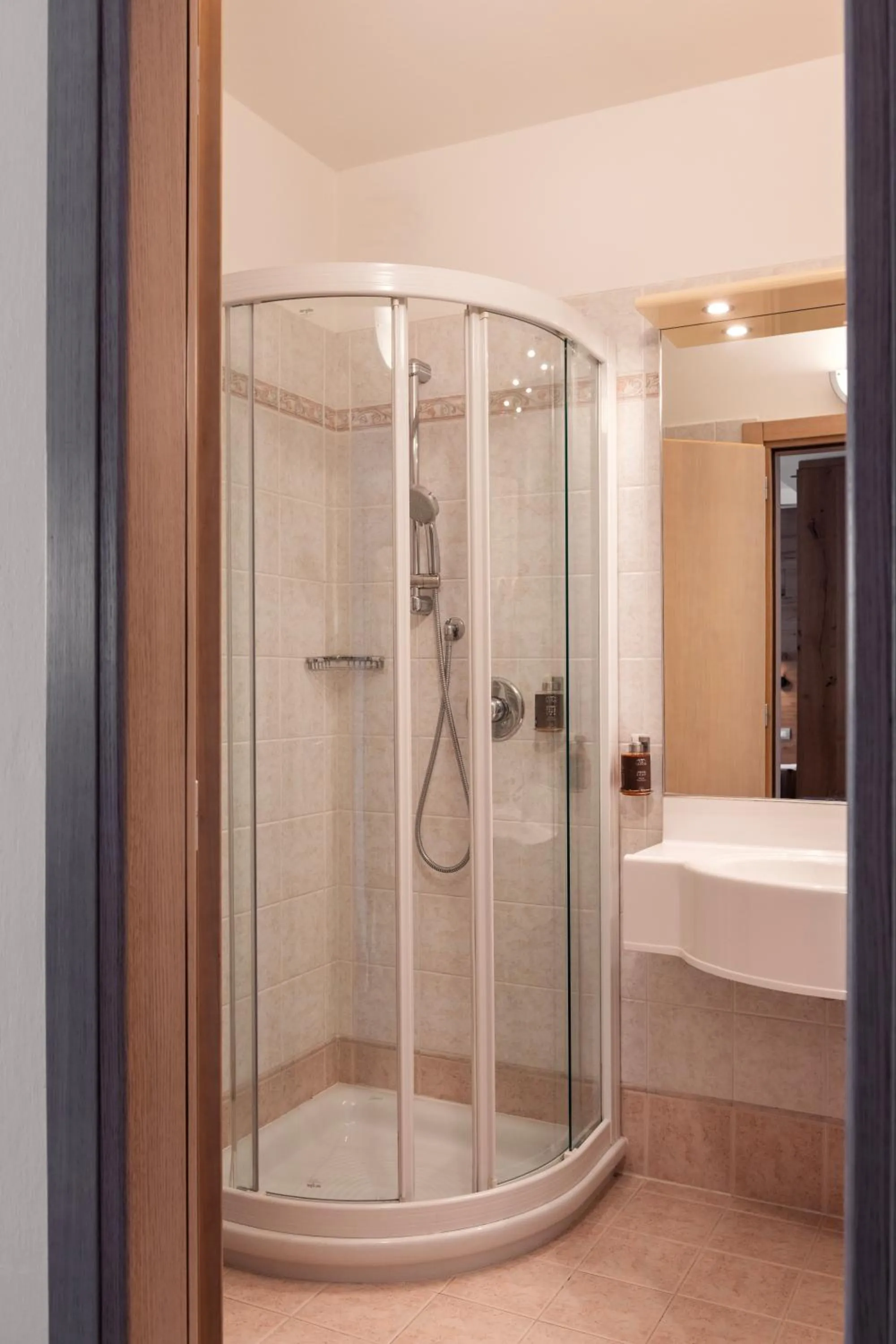 Shower in Hotel Montana