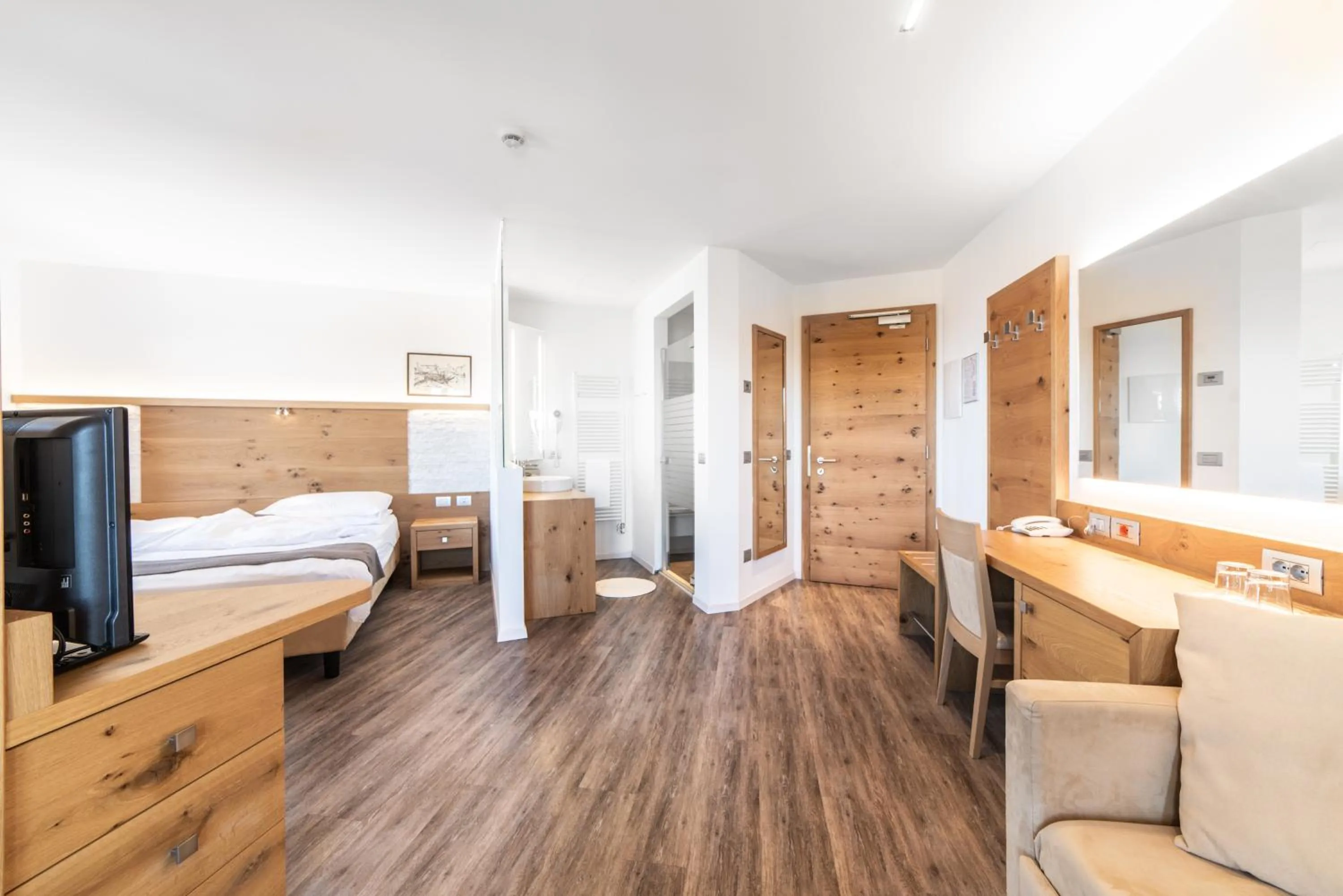 Photo of the whole room, Bed in Hotel Montana