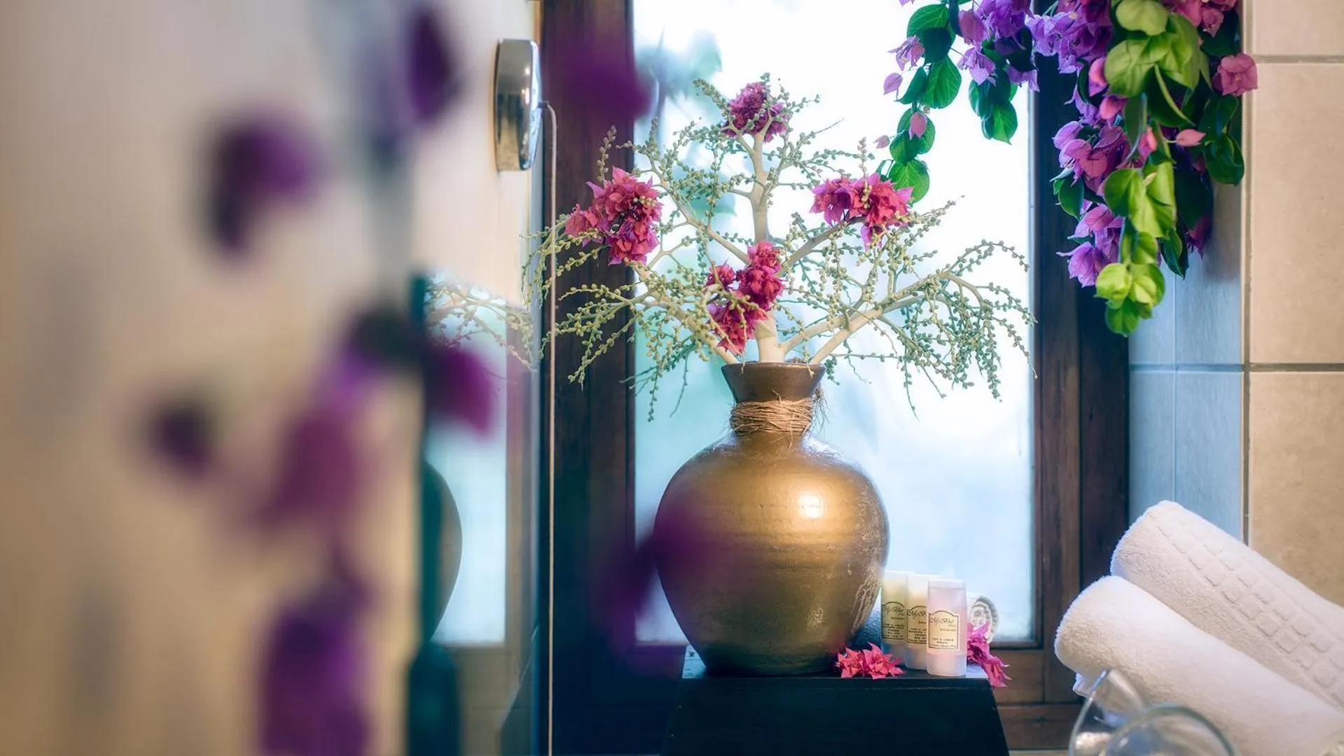 Decorative detail in My Blue Hotel