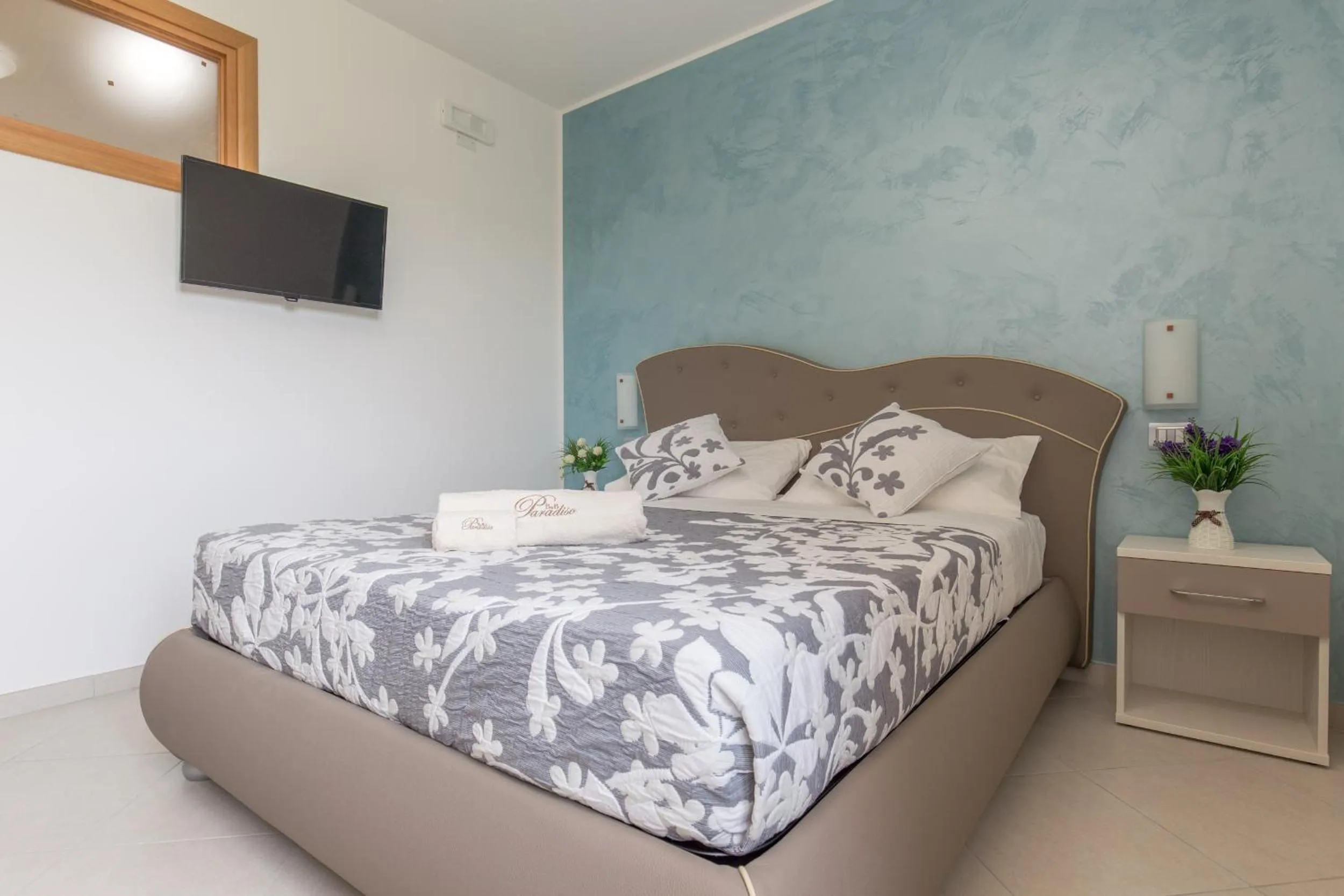 Photo of the whole room, Bed in B&B Paradiso