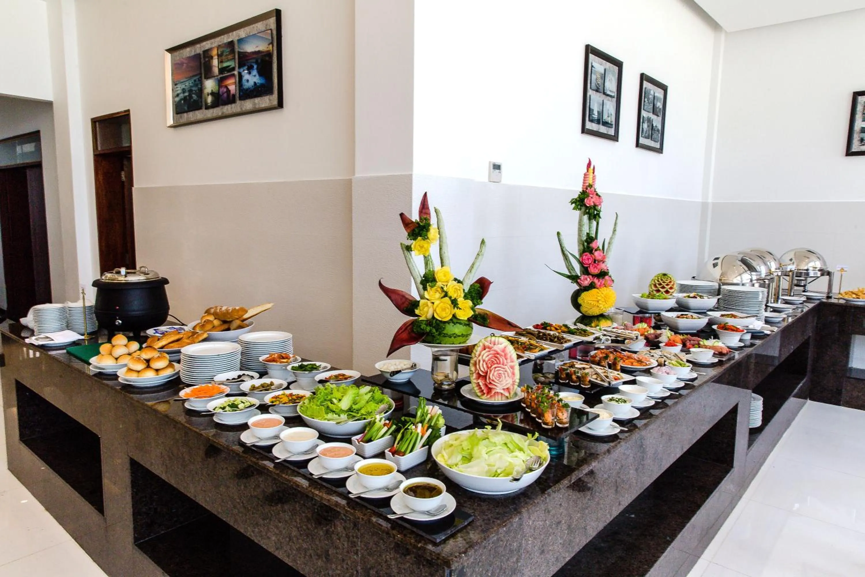 Buffet breakfast in Club Waskaduwa Beach Resort & Spa