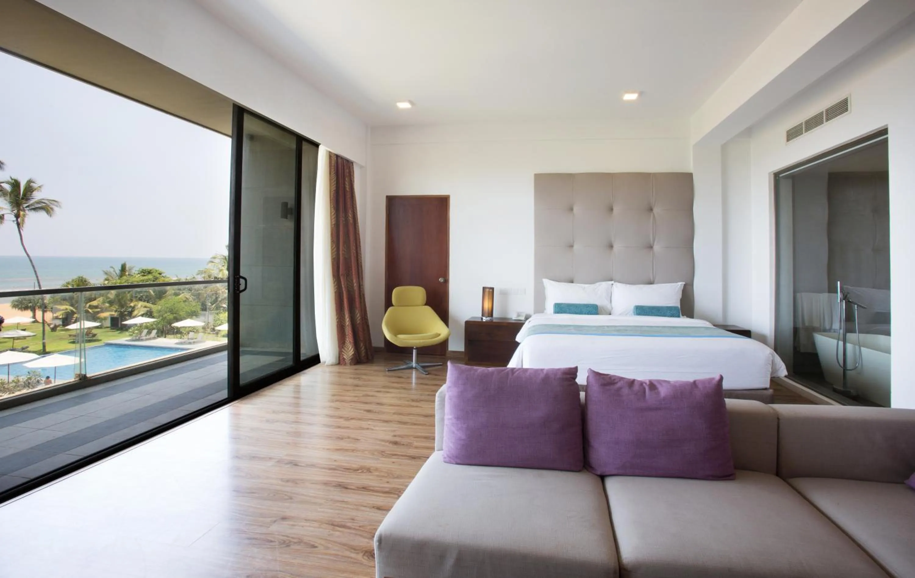 Bed in Club Waskaduwa Beach Resort & Spa