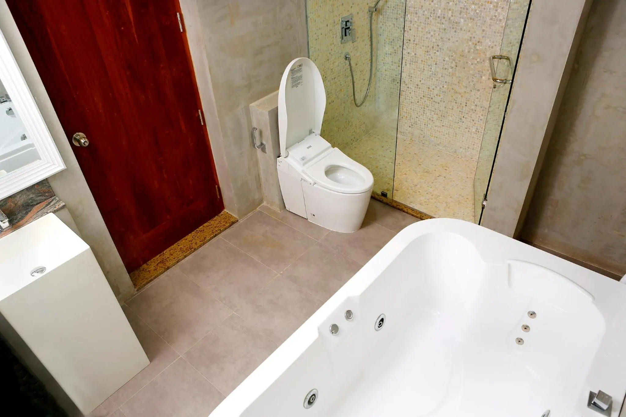 Shower in Club Waskaduwa Beach Resort & Spa