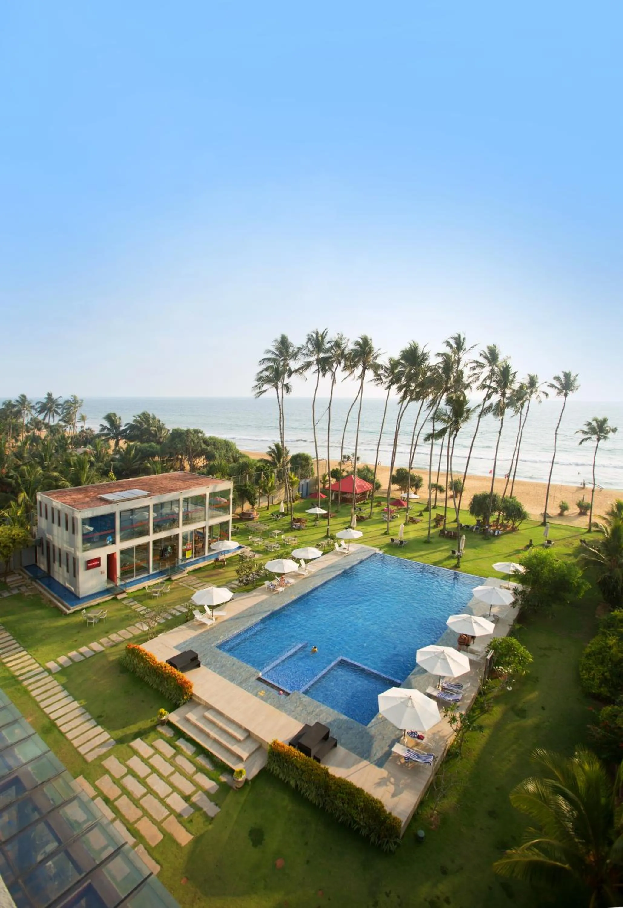 Swimming pool in Club Waskaduwa Beach Resort & Spa