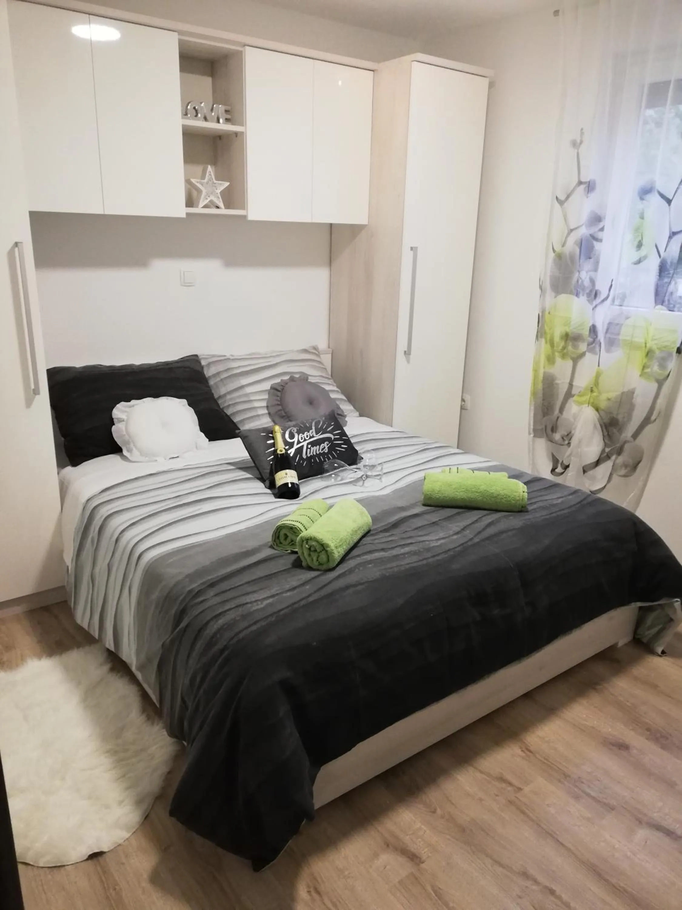 Apartments MTV - private parking, Fast Wi-Fi & Steps to the Beach