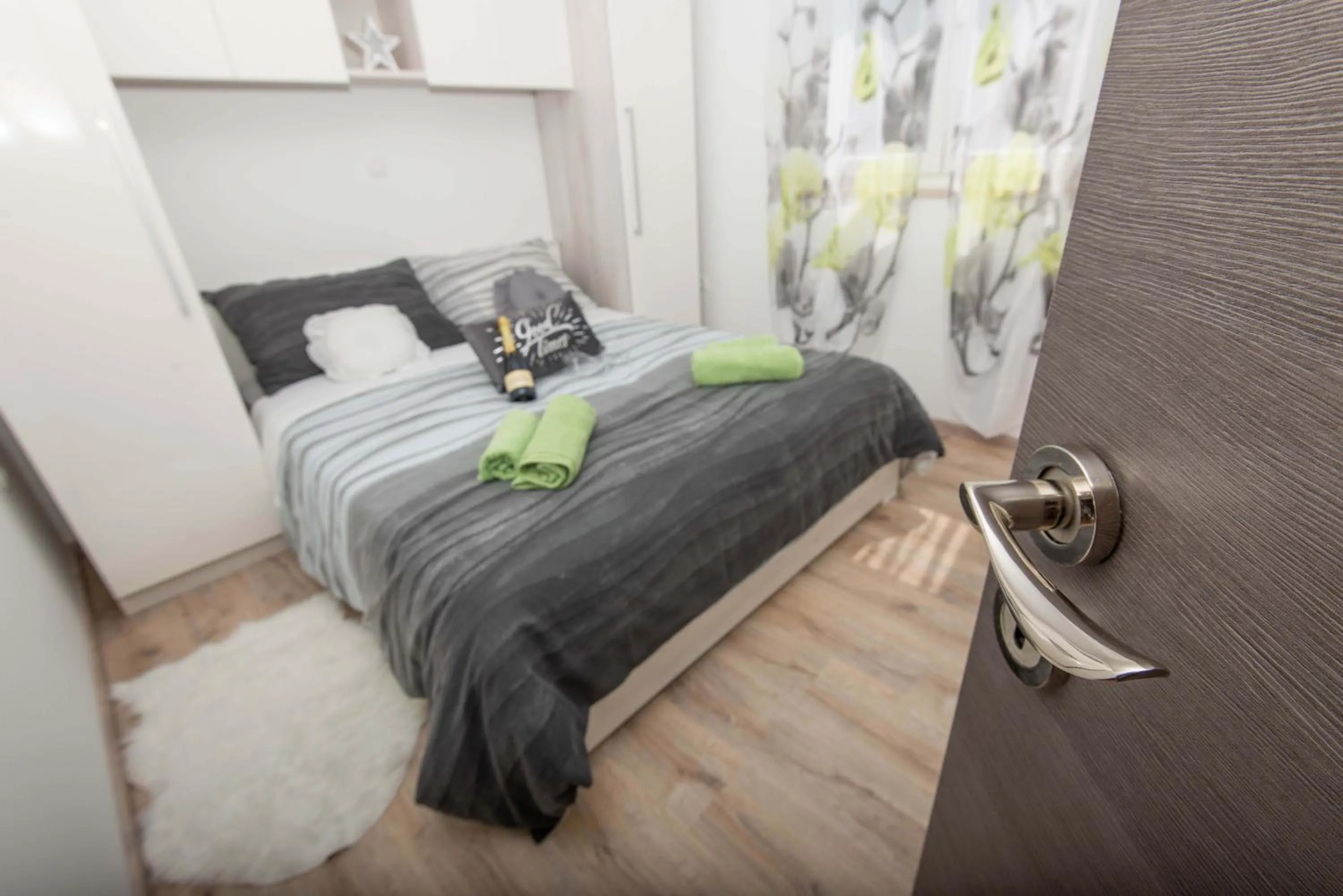 Apartments MTV - private parking, Fast Wi-Fi & Steps to the Beach