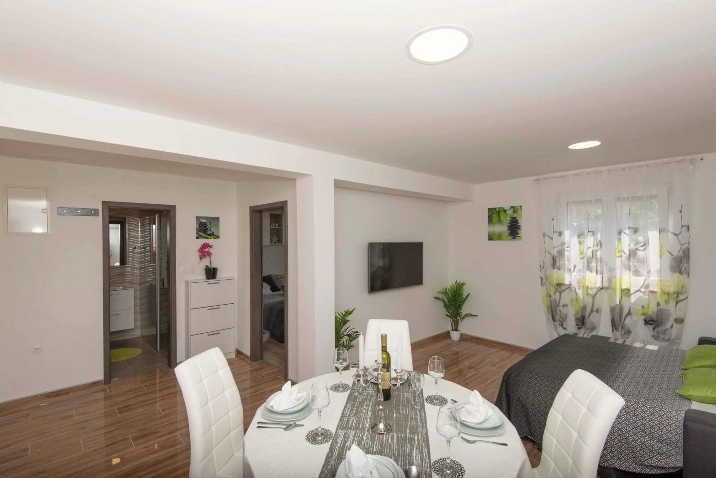 Apartments MTV - private parking, Fast Wi-Fi & Steps to the Beach