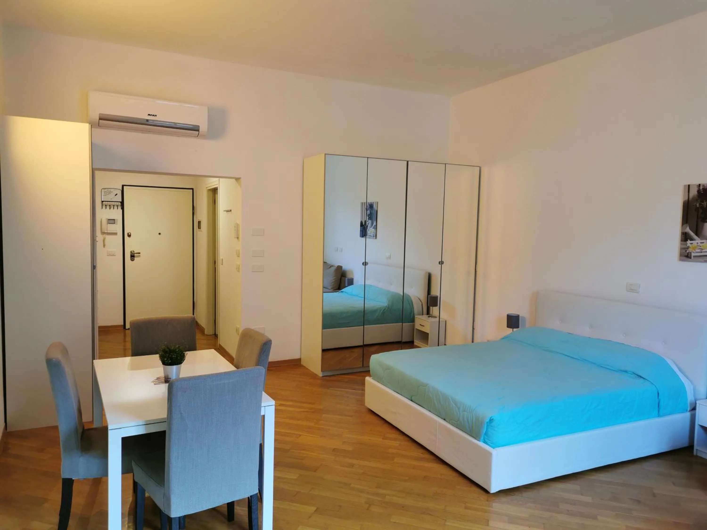 Photo of the whole room, Bed in Residenza Piazza Santo Stefano