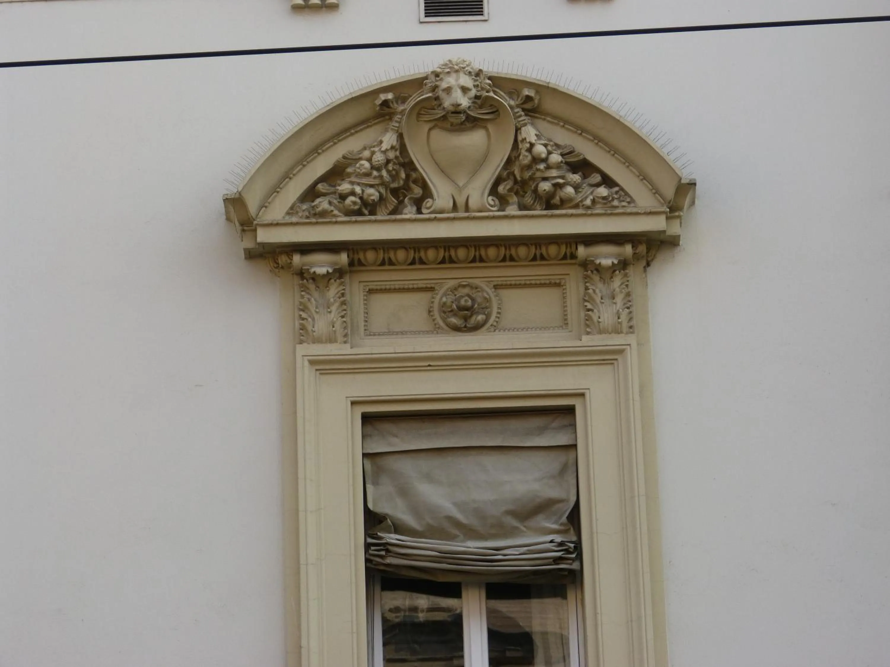 Decorative detail in Residenza Piazza Santo Stefano