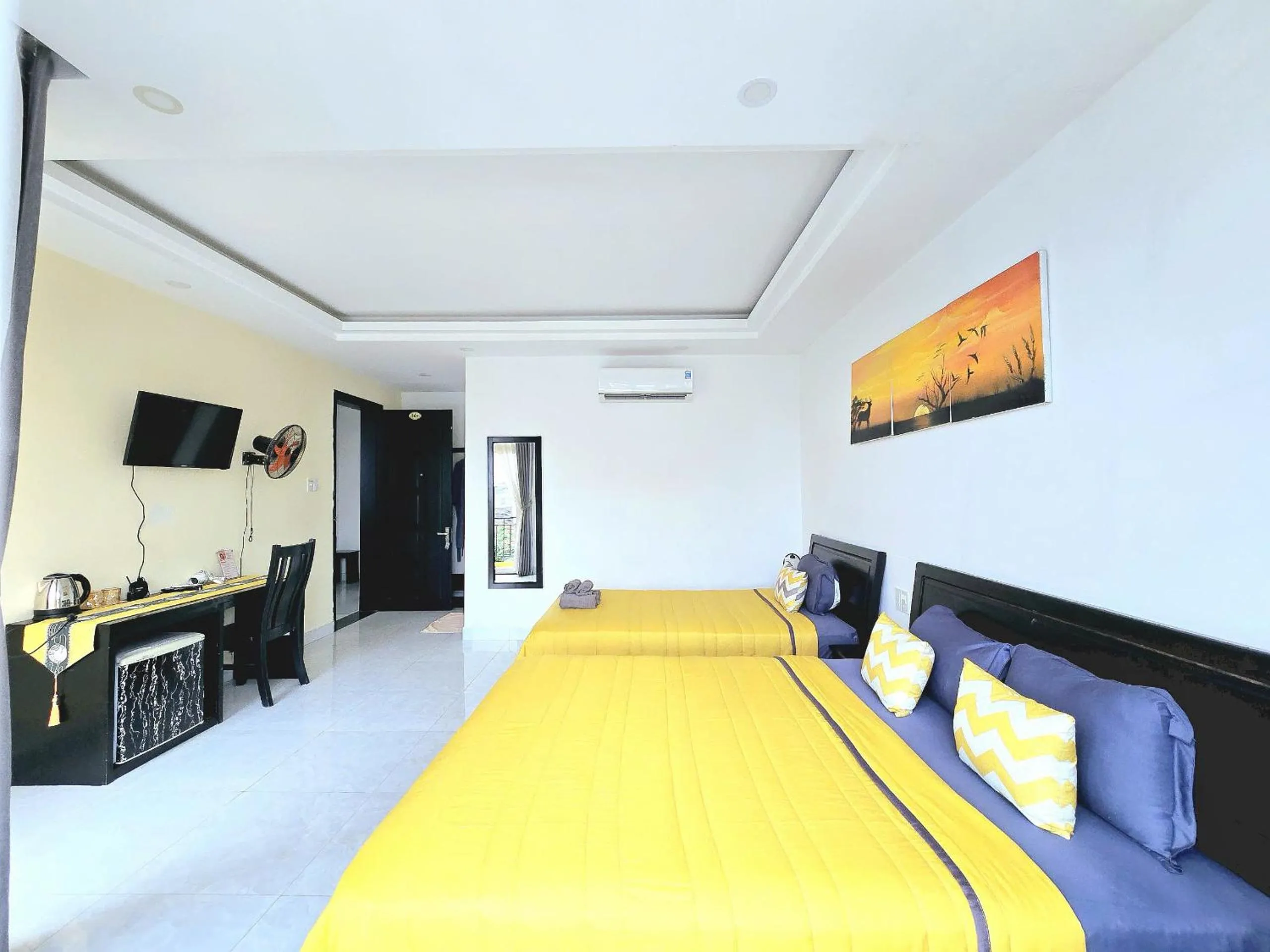 Bed in Flamingo Villa Homestay - Big Rooms with Balcony - Close to Hoi An Old Town 200m & Temple Bridge - Large Outside Pool for Sun Bathing