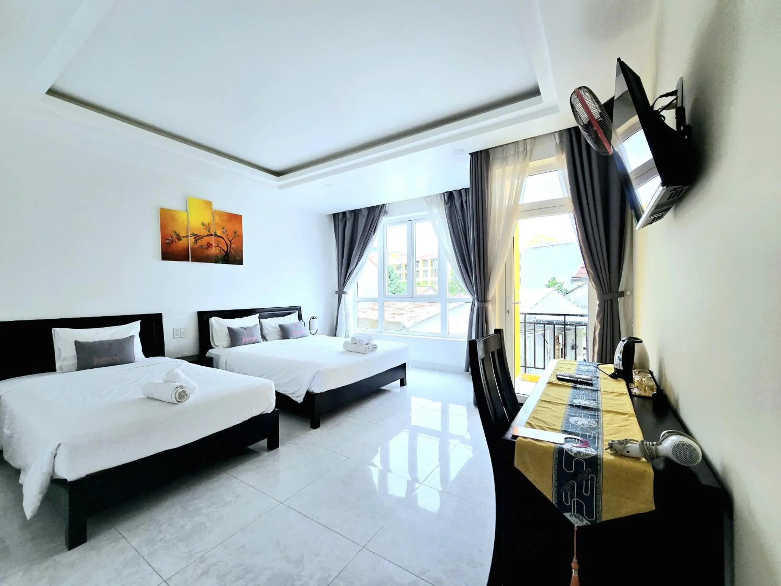 Bed in Flamingo Villa Homestay - Big Rooms with Balcony - Close to Hoi An Old Town 200m & Temple Bridge - Large Outside Pool for Sun Bathing