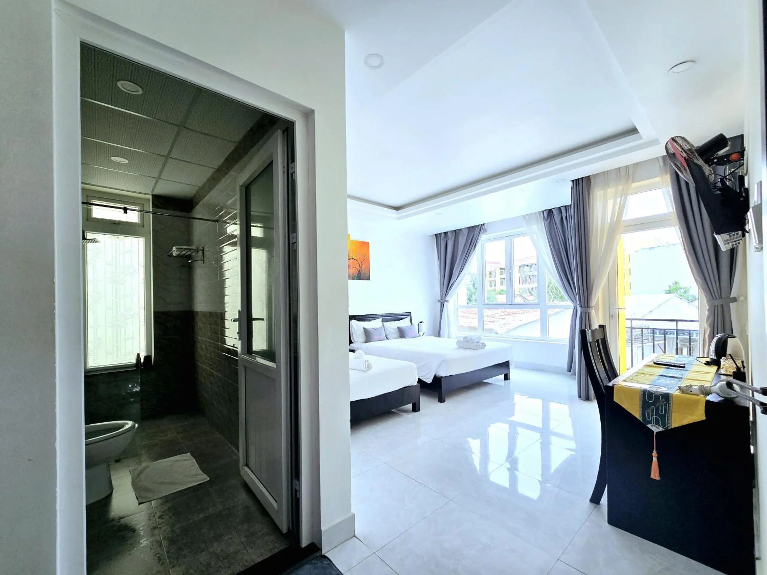 Bed in Flamingo Villa Homestay - Big Rooms with Balcony - Close to Hoi An Old Town 200m & Temple Bridge - Large Outside Pool for Sun Bathing