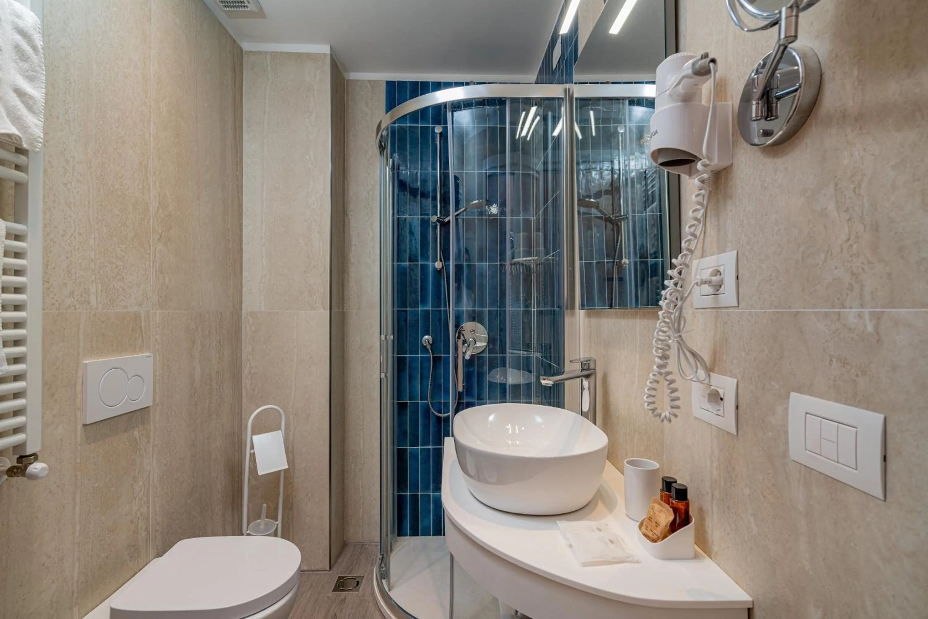 Shower in Hotel El Balear