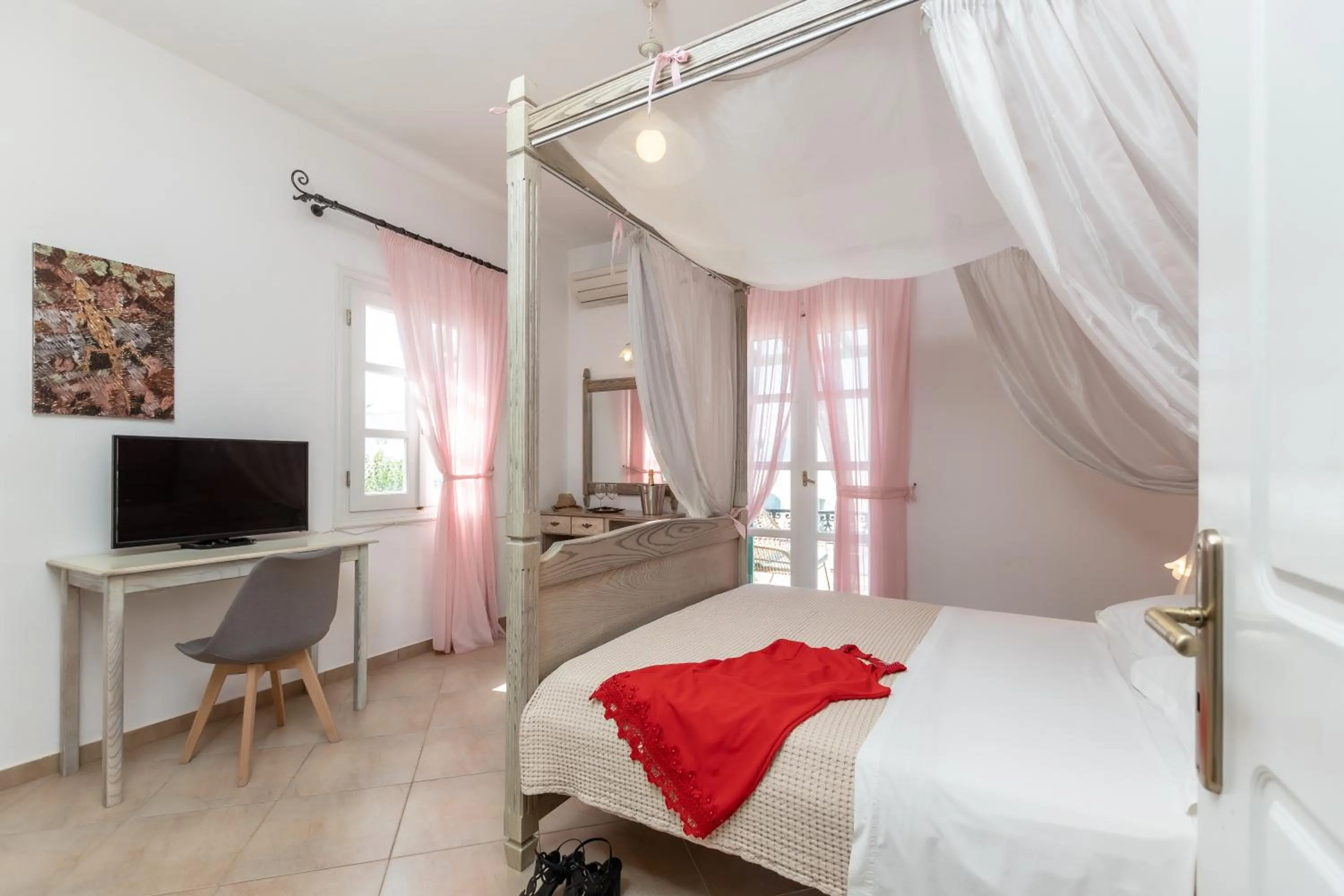 Bed in Annita's Village Hotel