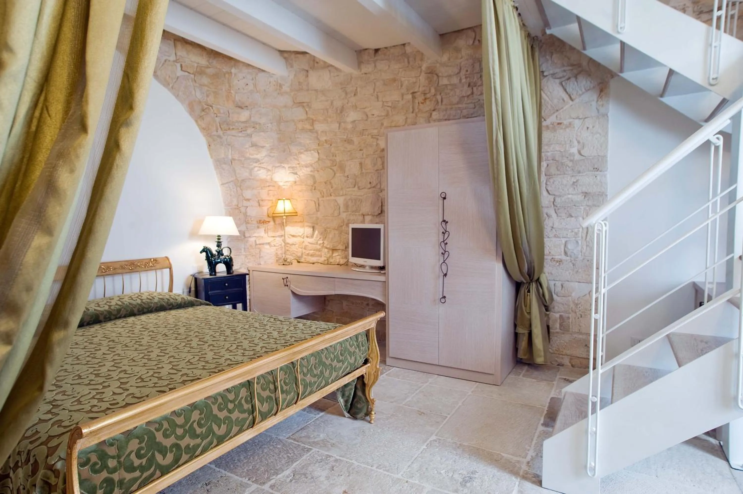 Photo of the whole room, Bed in Le Alcove - Luxury Hotel nei Trulli