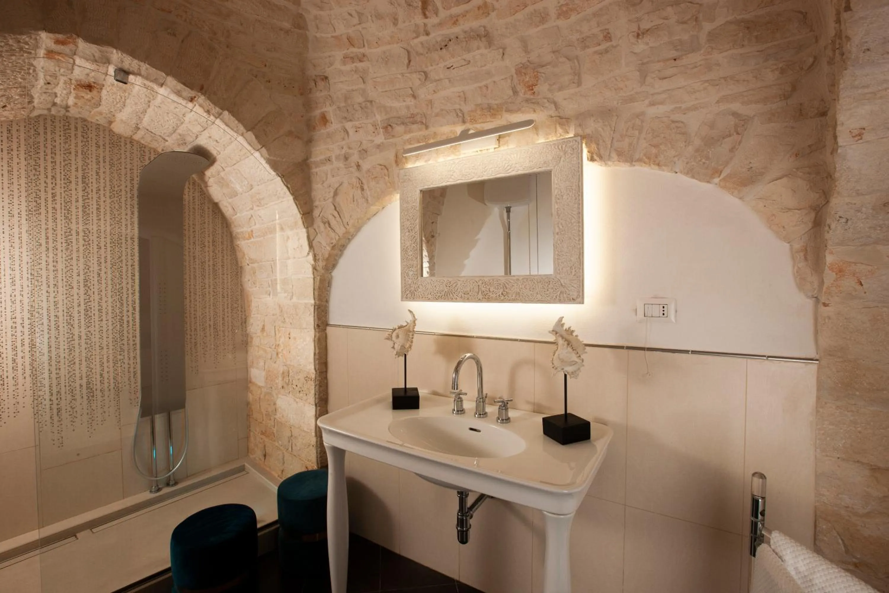 Shower in Le Alcove - Luxury Hotel nei Trulli