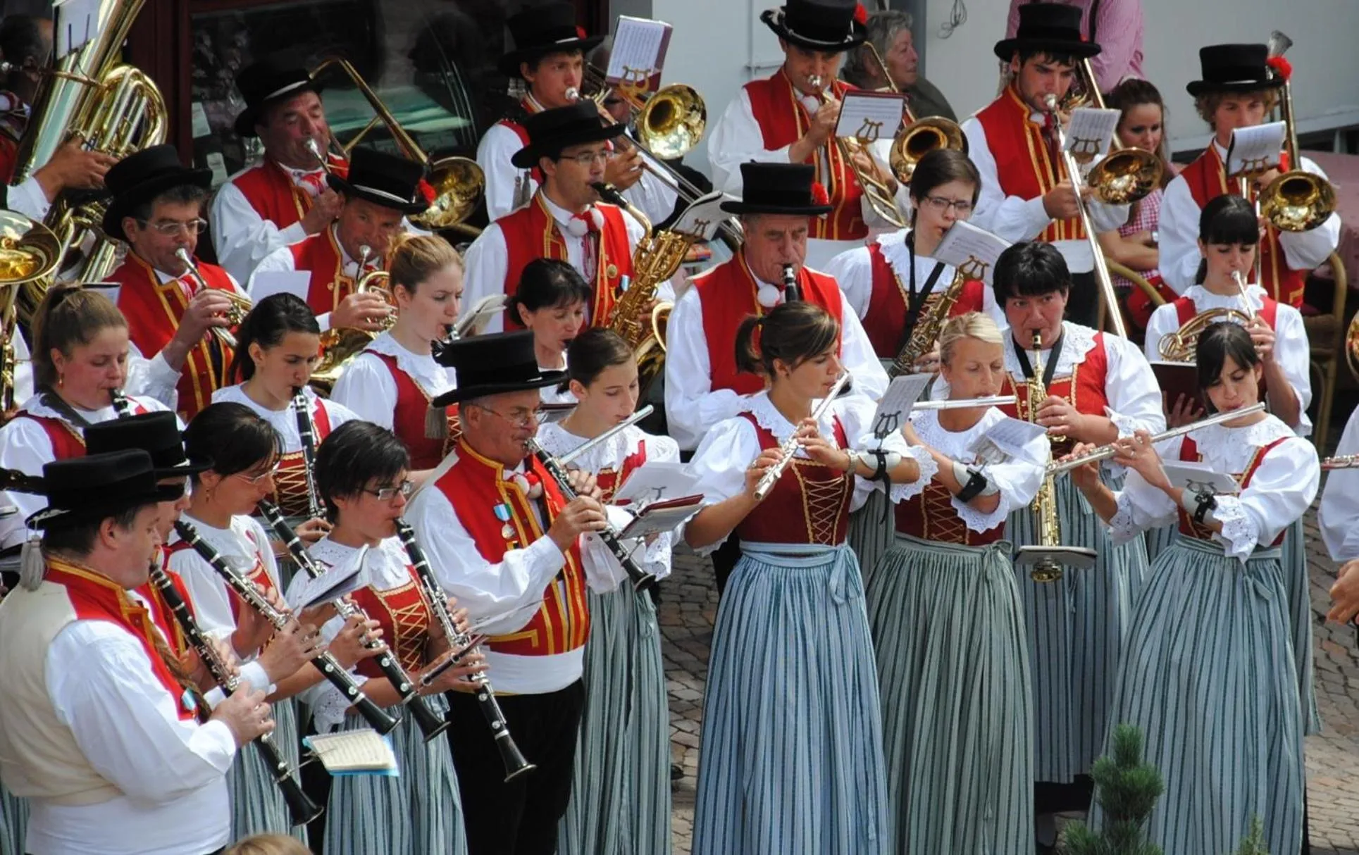 People in Dolasilla Park Hotel