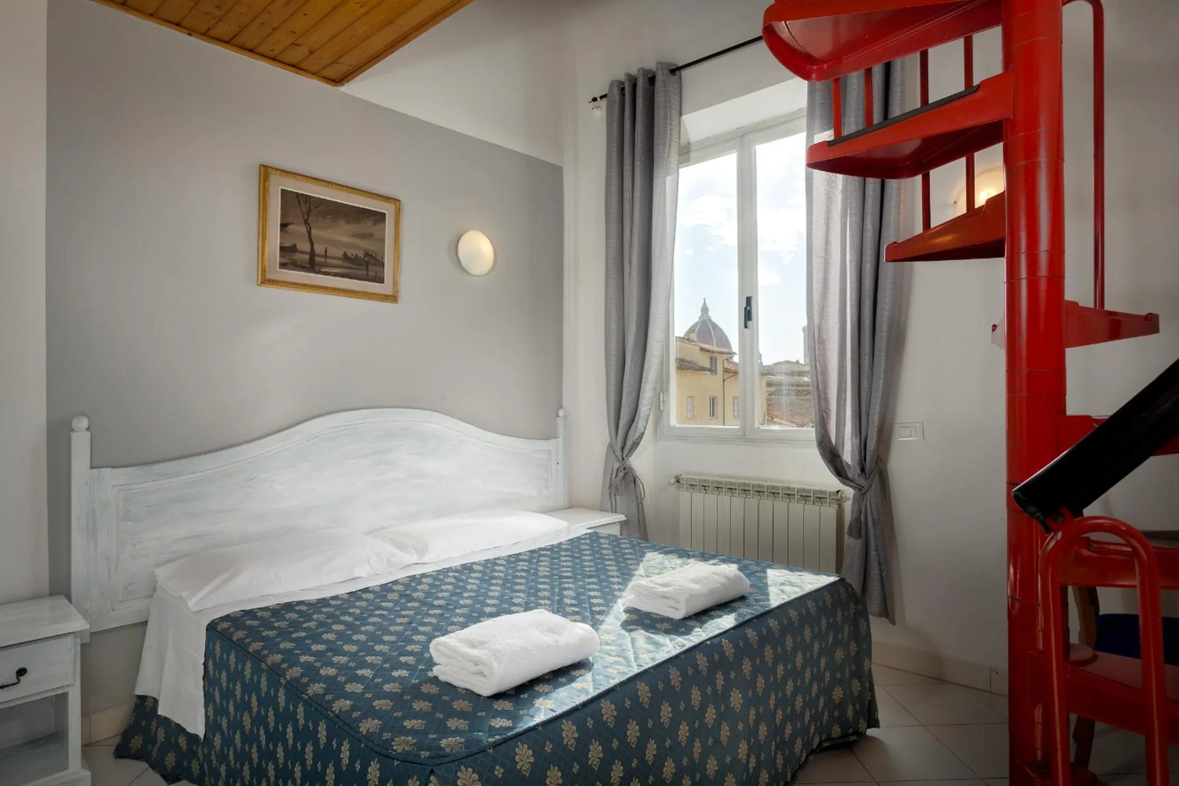 Photo of the whole room, Bed in Adre Majestic View ! Center of Florence !