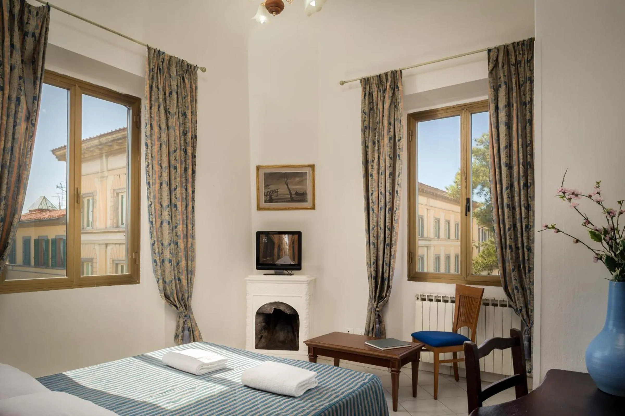 Photo of the whole room, Bed in Adre Majestic View ! Center of Florence !