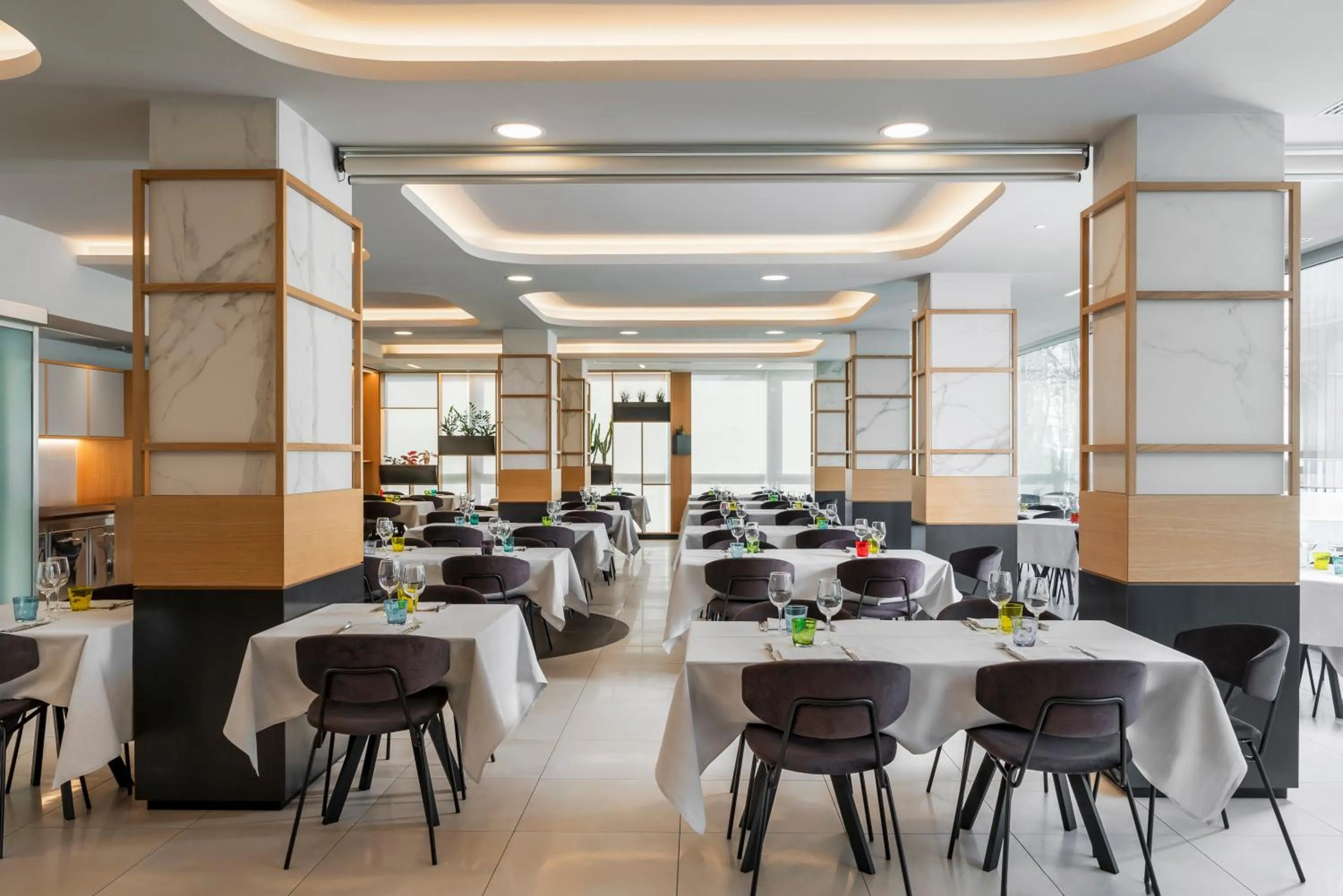 Restaurant/places to eat in Aqua Hotel