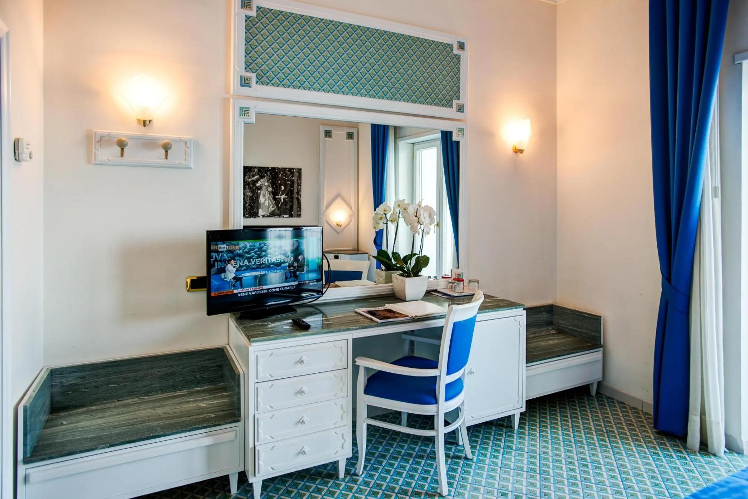 TV and multimedia, Bed in Grand Hotel Riviera