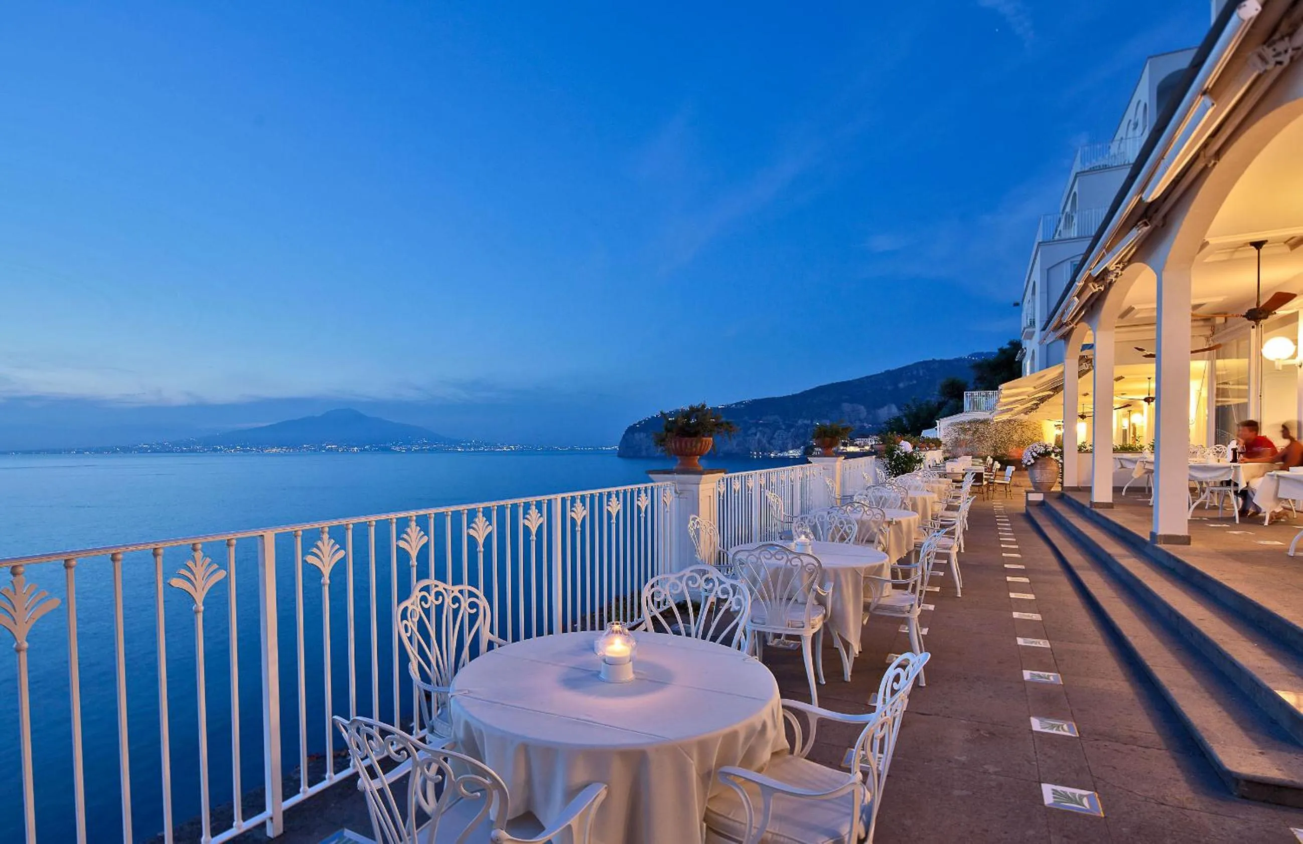 Restaurant/places to eat in Grand Hotel Riviera