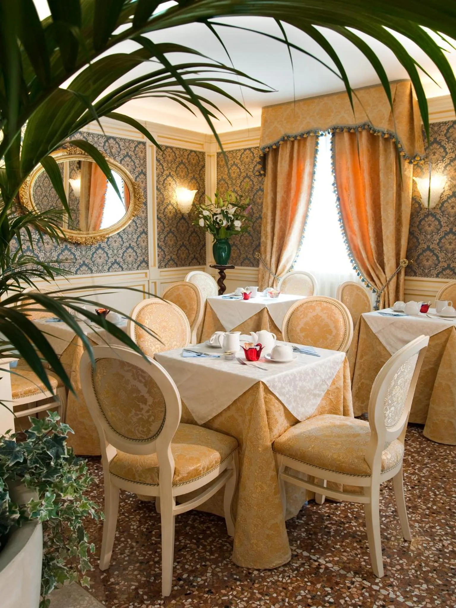 Restaurant/places to eat in Hotel Doge