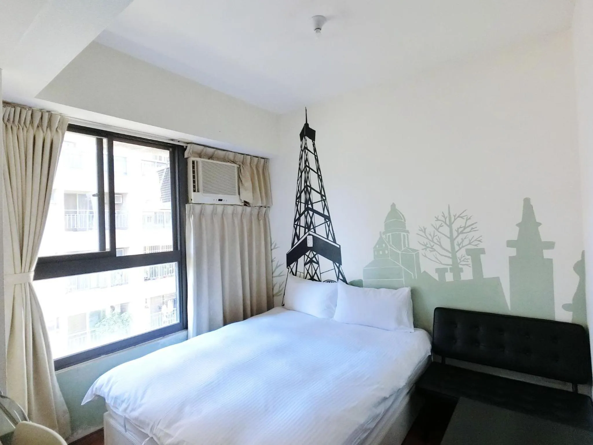 Photo of the whole room, Bed in Feng Chia Hygge